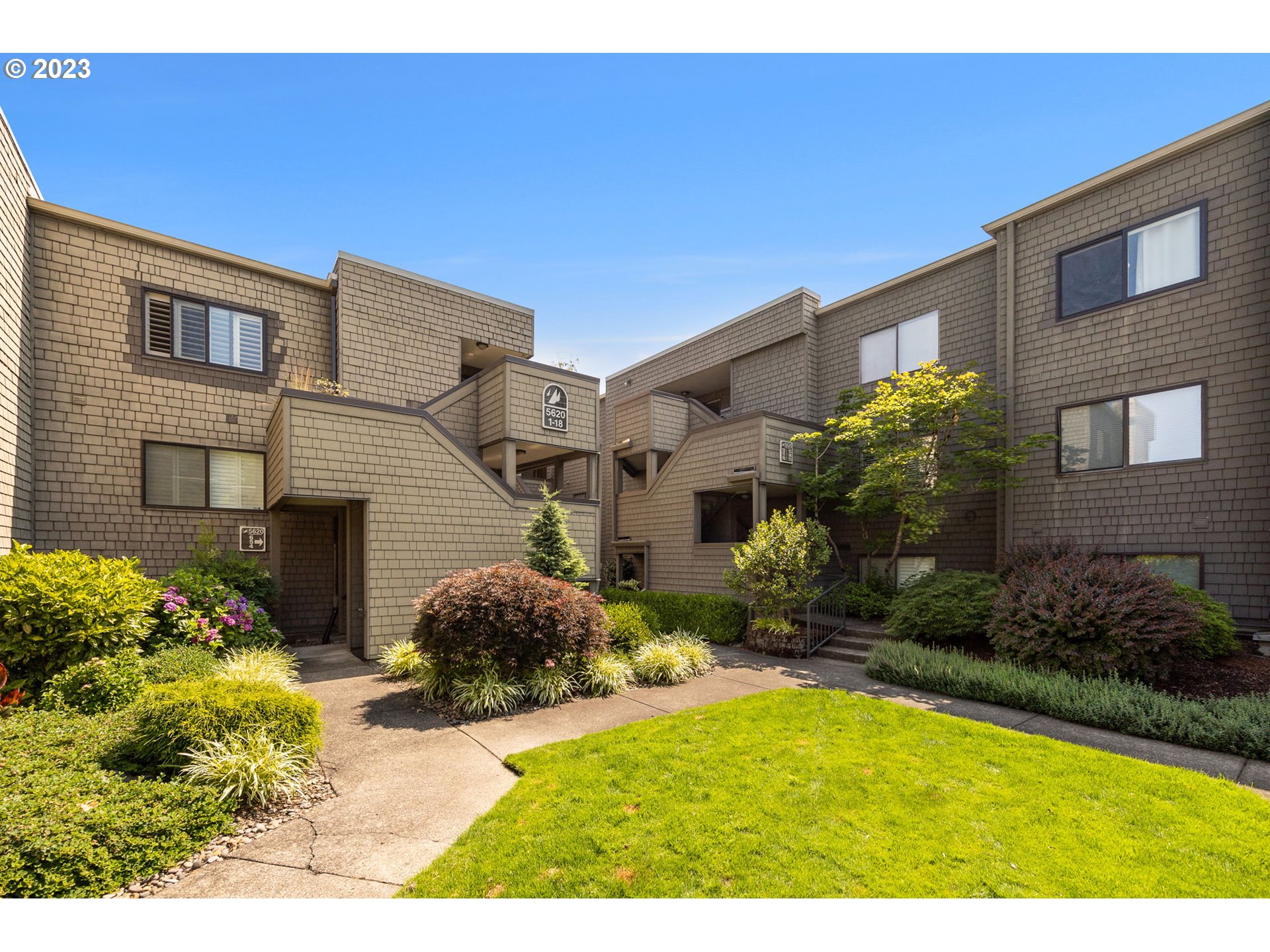 5620 S RIVERSIDE LN 15