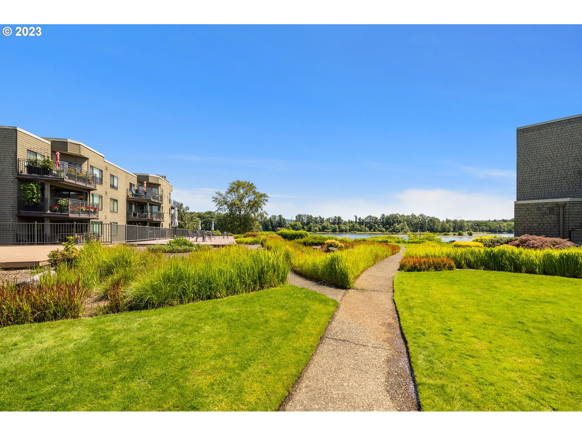 5620 S RIVERSIDE LN 15