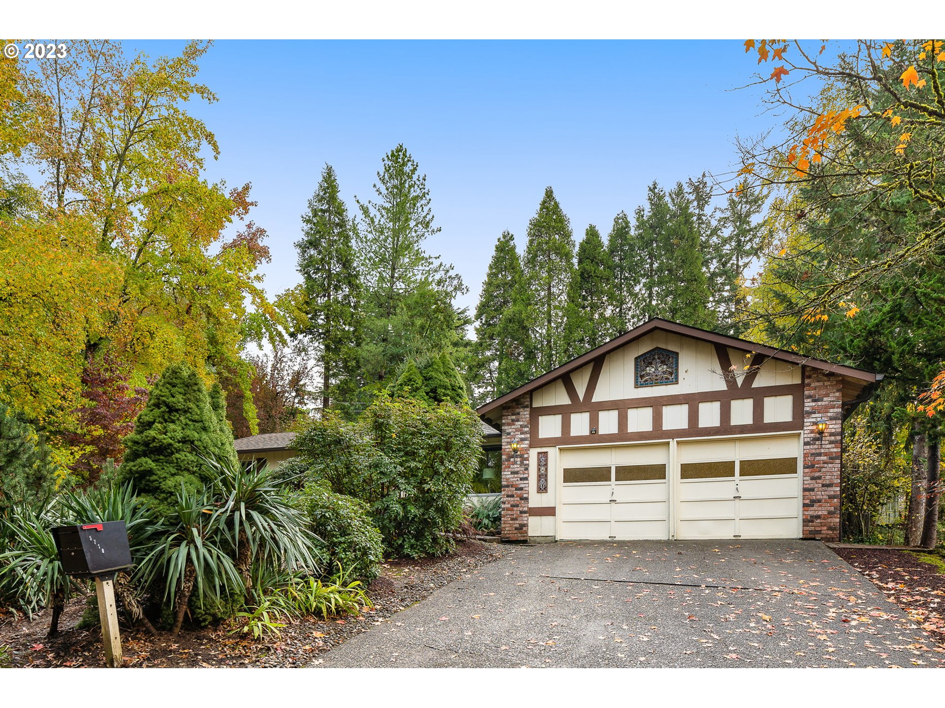 5710 SW MULTNOMAH BLVD