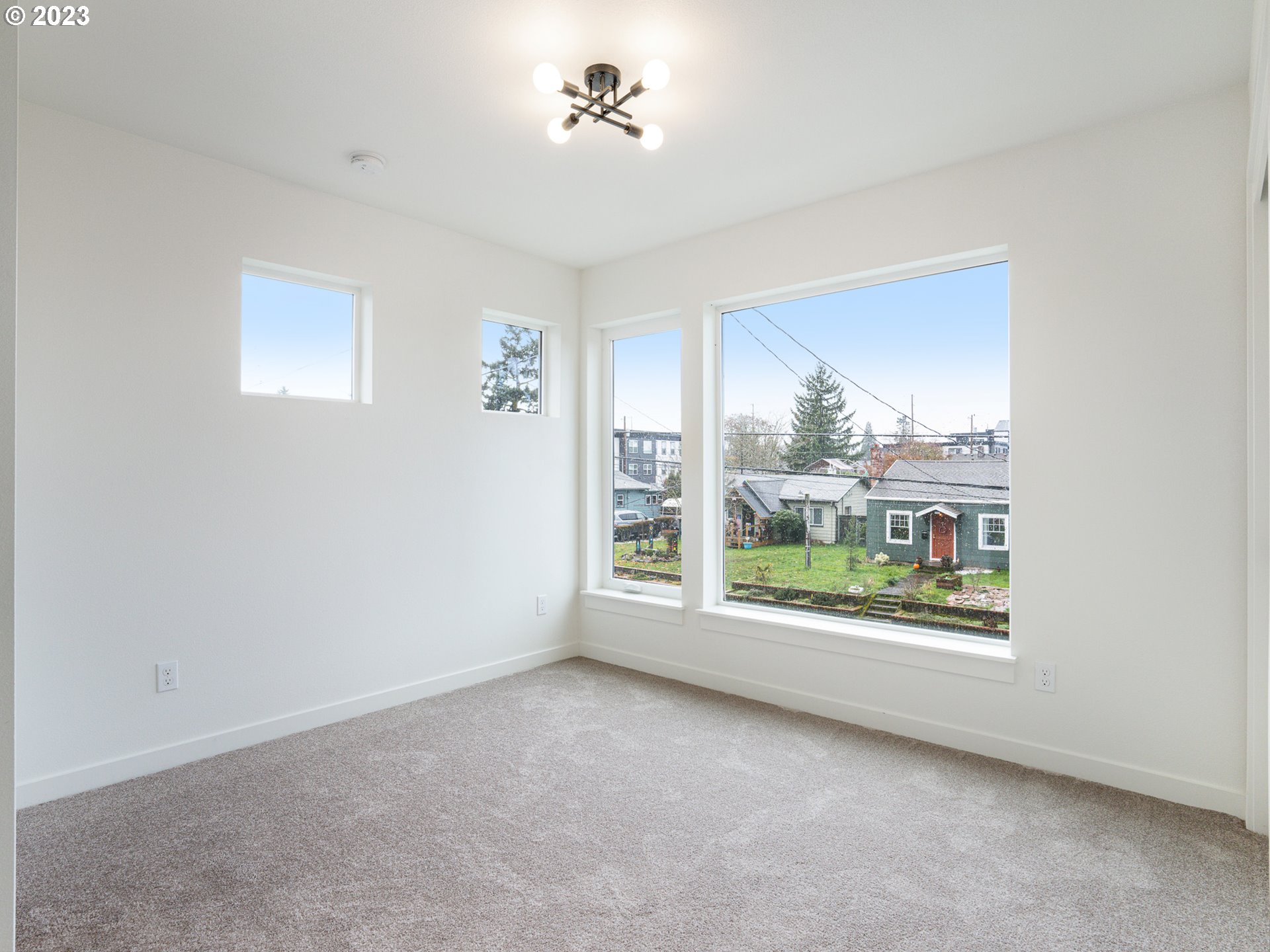 6826 N Montana AVE #5