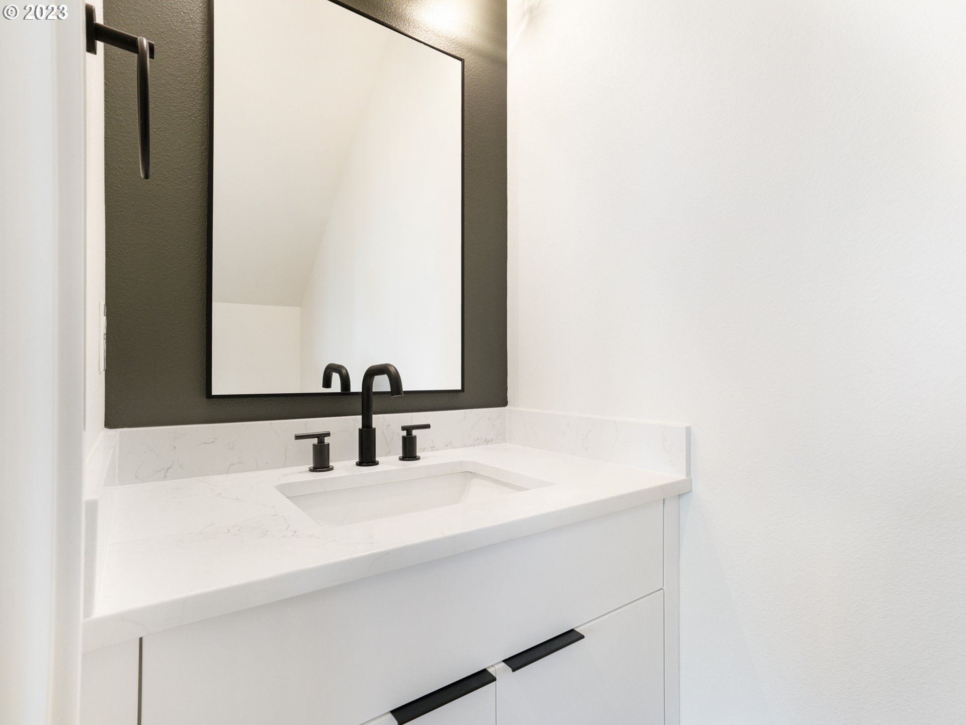 6826 N Montana AVE #5