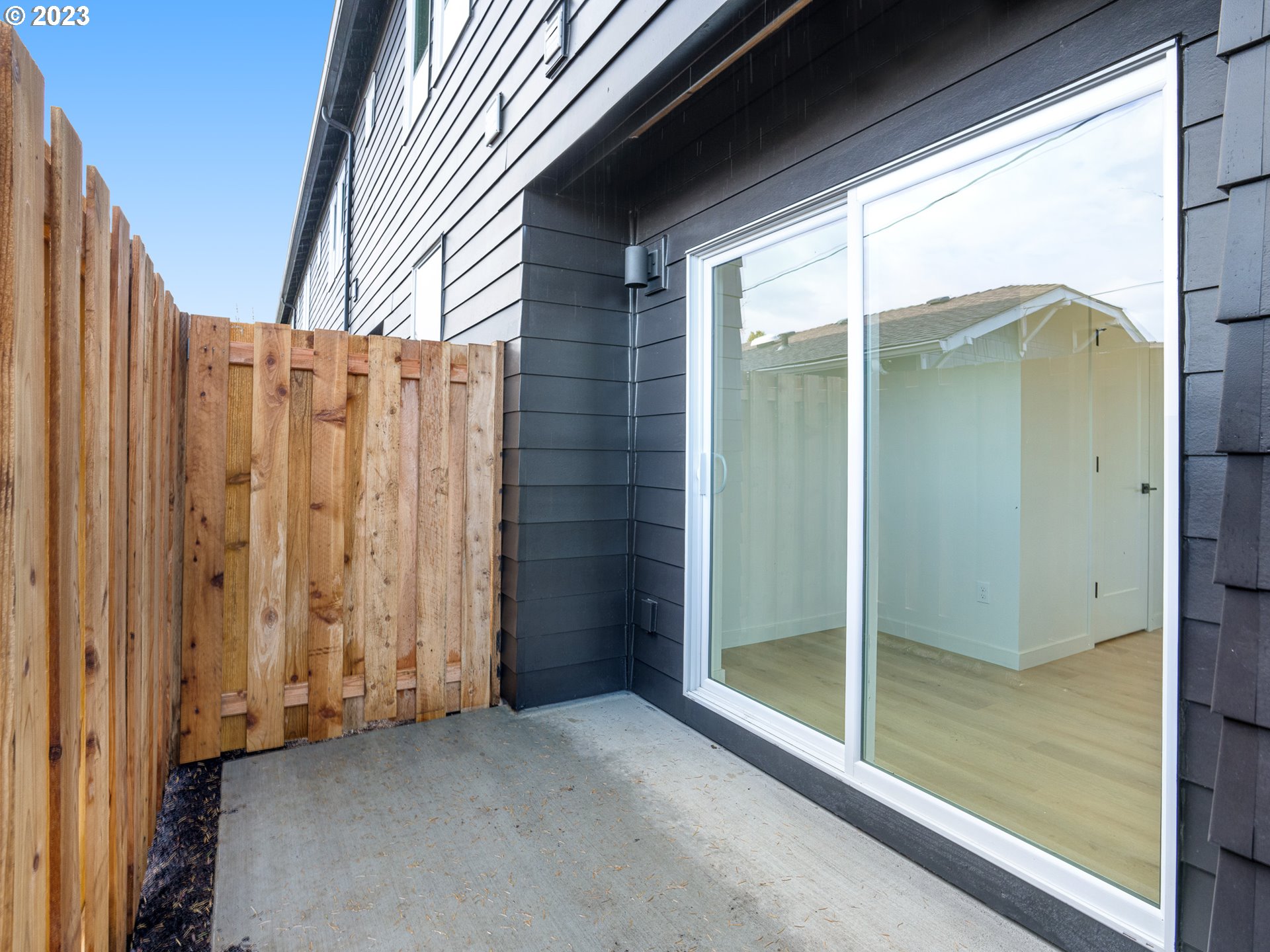 6826 N Montana AVE #5