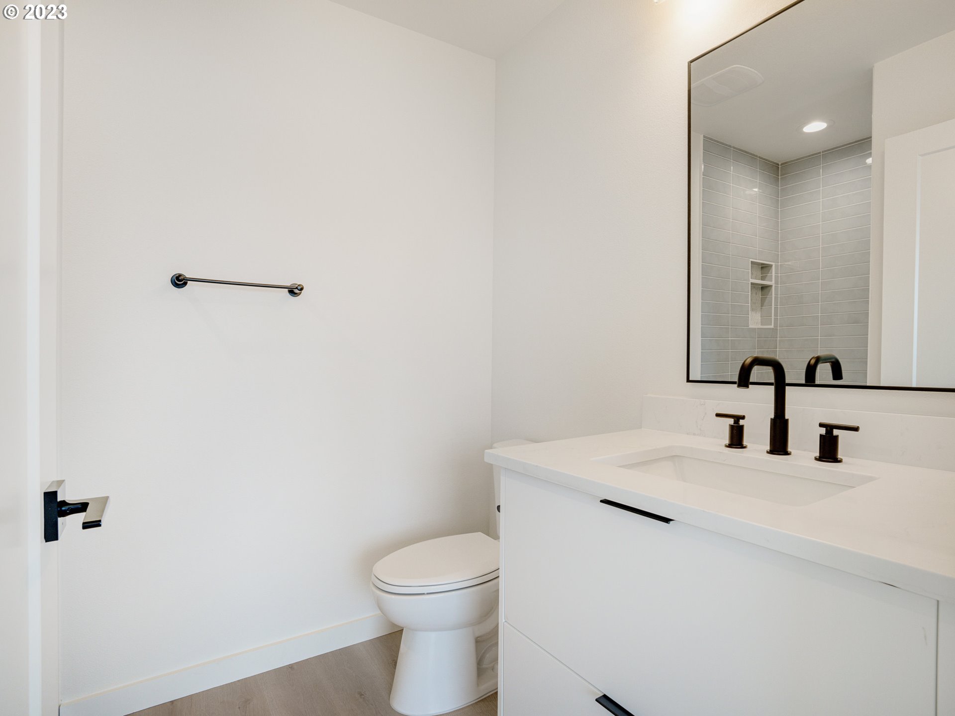 6826 N Montana AVE #5