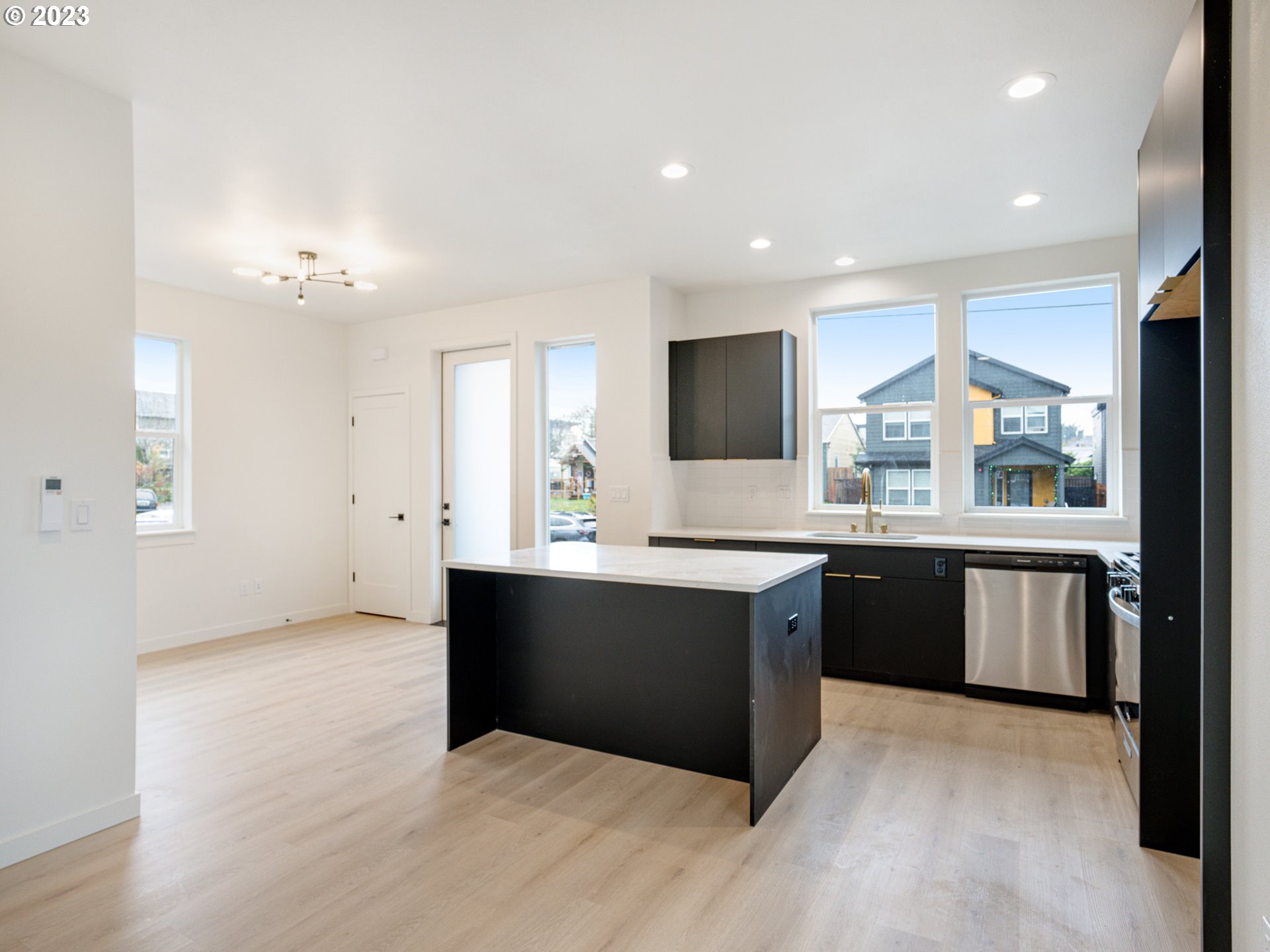 6826 N Montana AVE #5