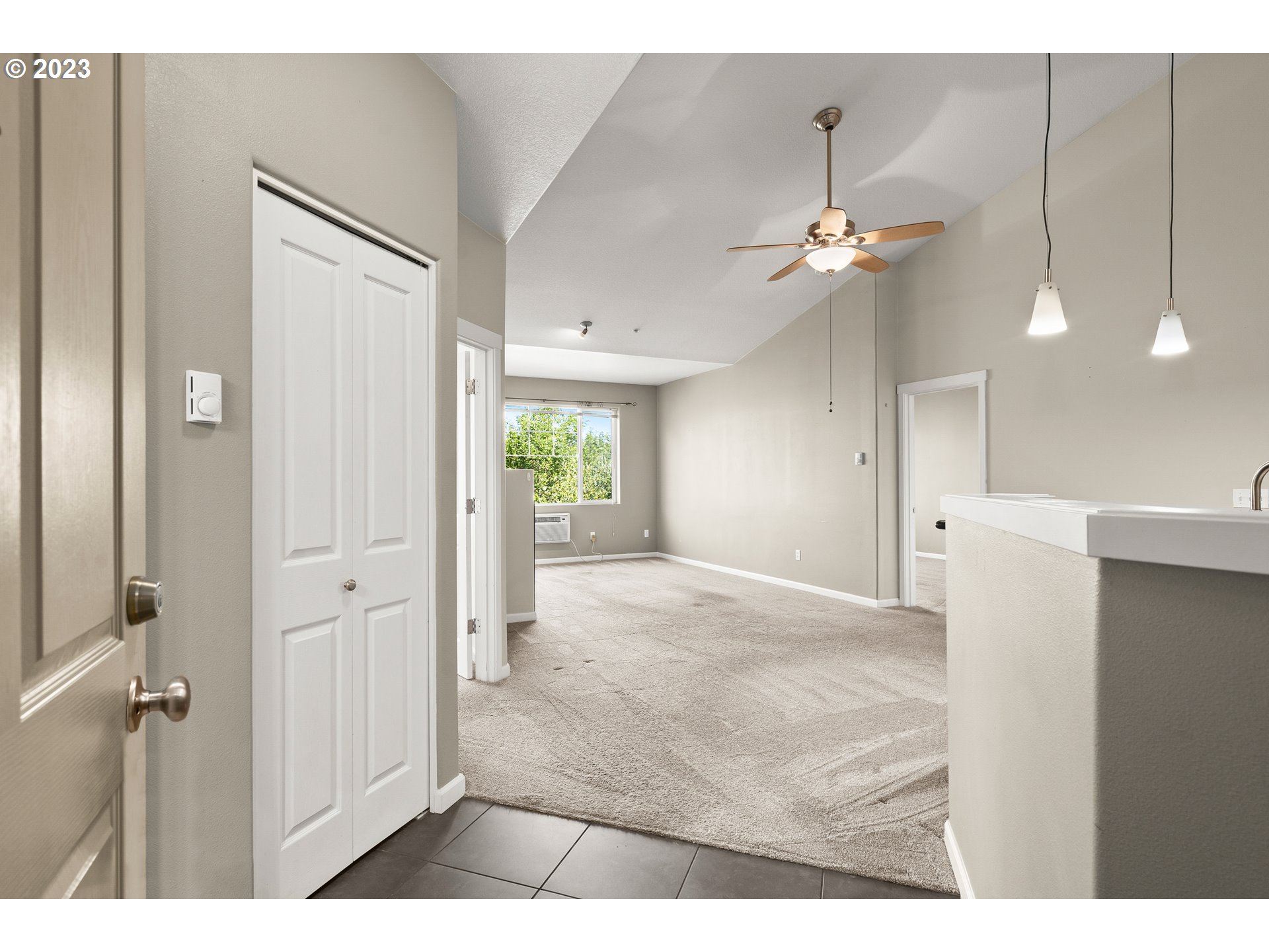 715 NW FALLING WATERS LN NW 404