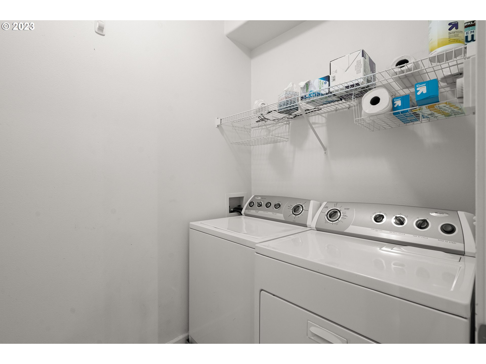 715 NW FALLING WATERS LN NW 404