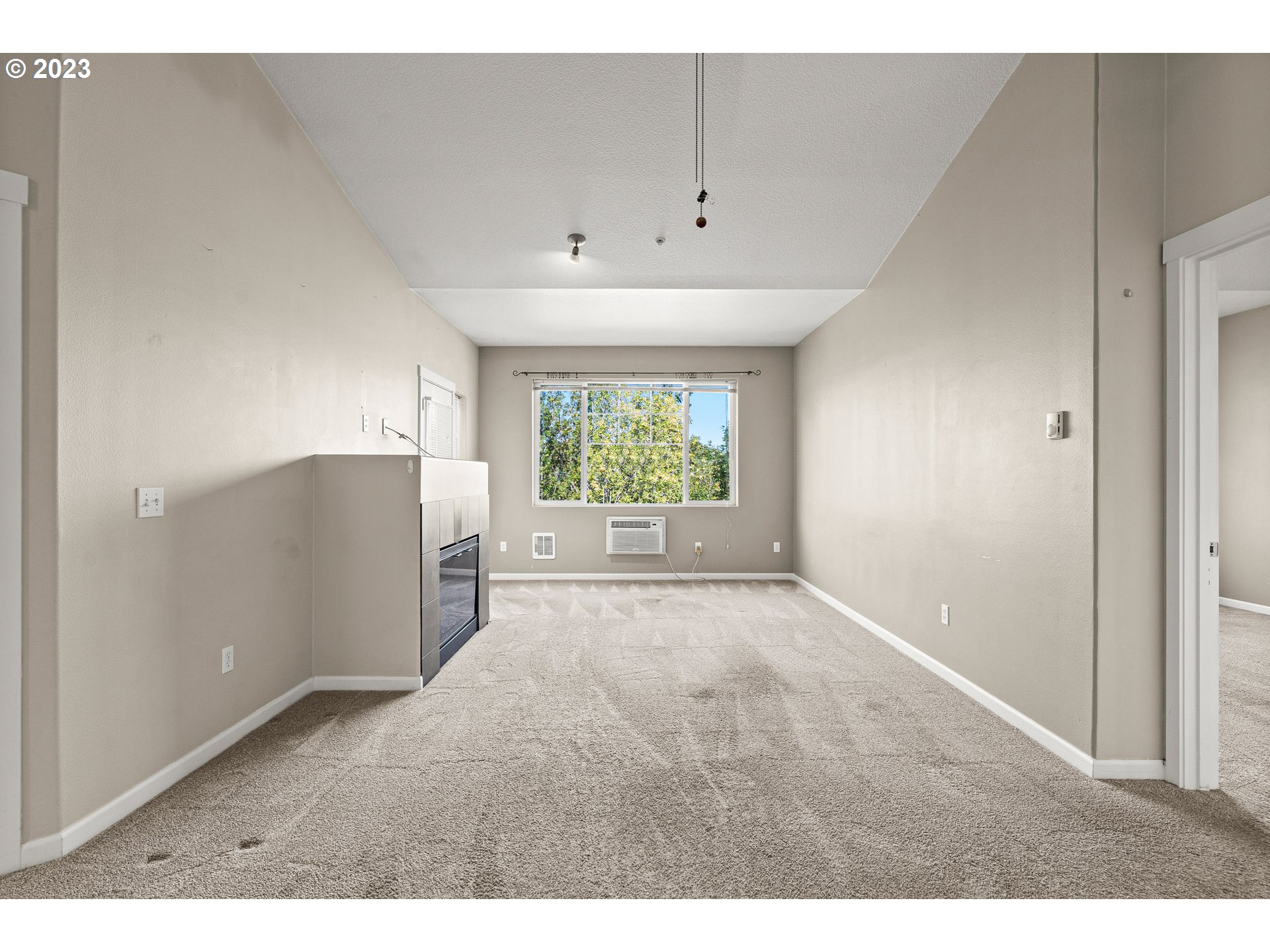 715 NW FALLING WATERS LN NW 404