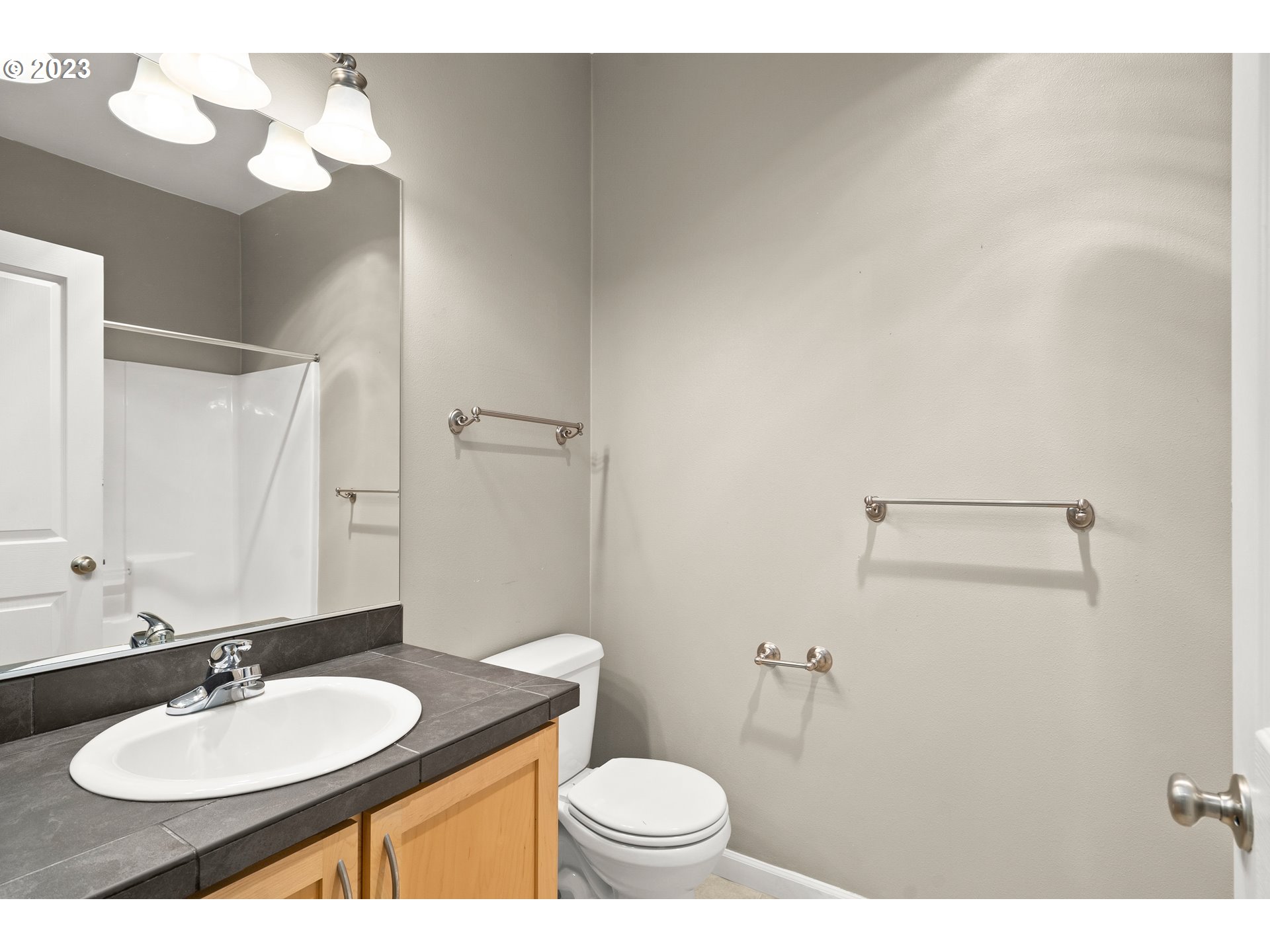 715 NW FALLING WATERS LN NW 404