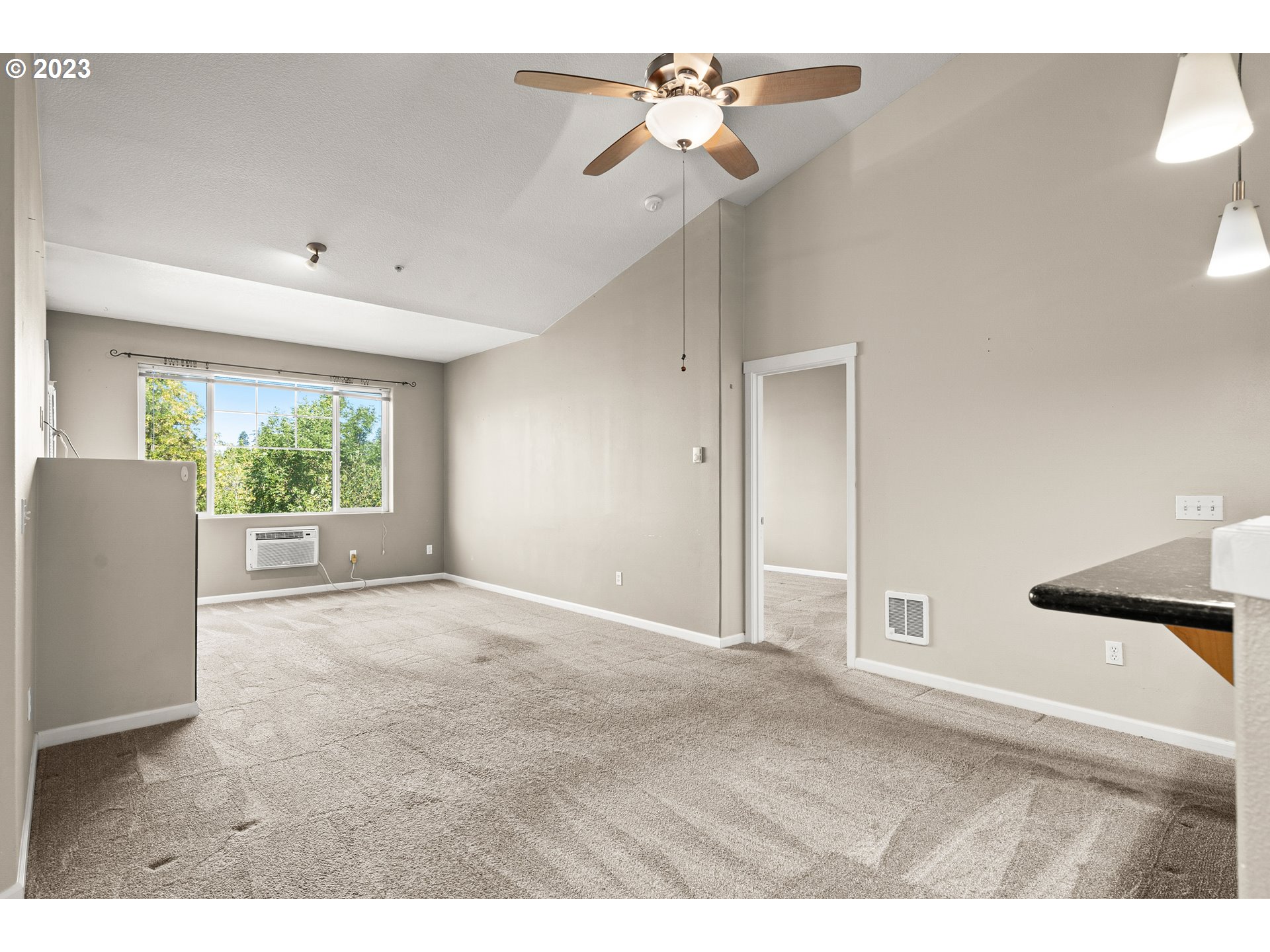 715 NW FALLING WATERS LN NW 404