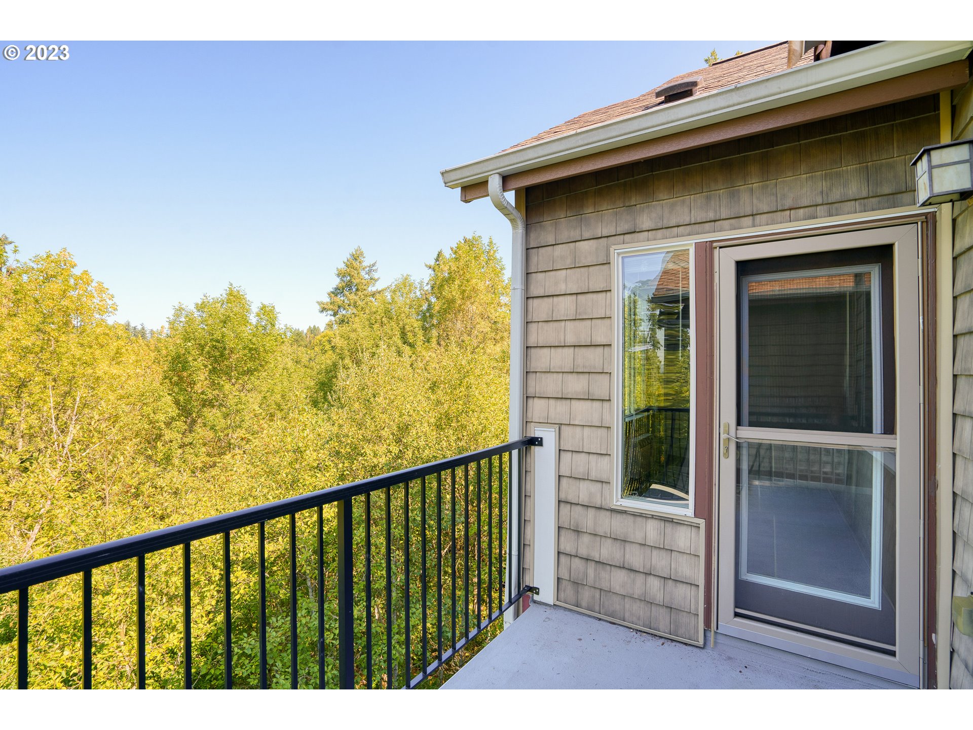 715 NW FALLING WATERS LN NW 404