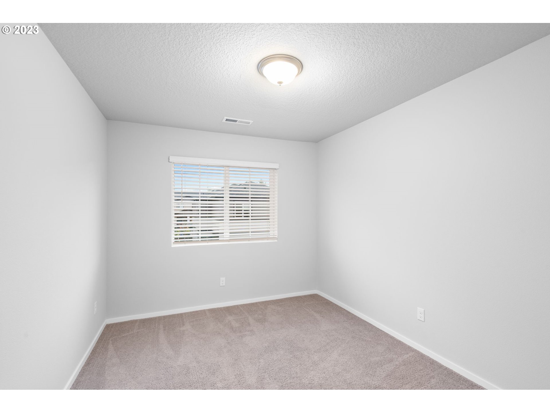 17060 SE CROSSROADS AVE