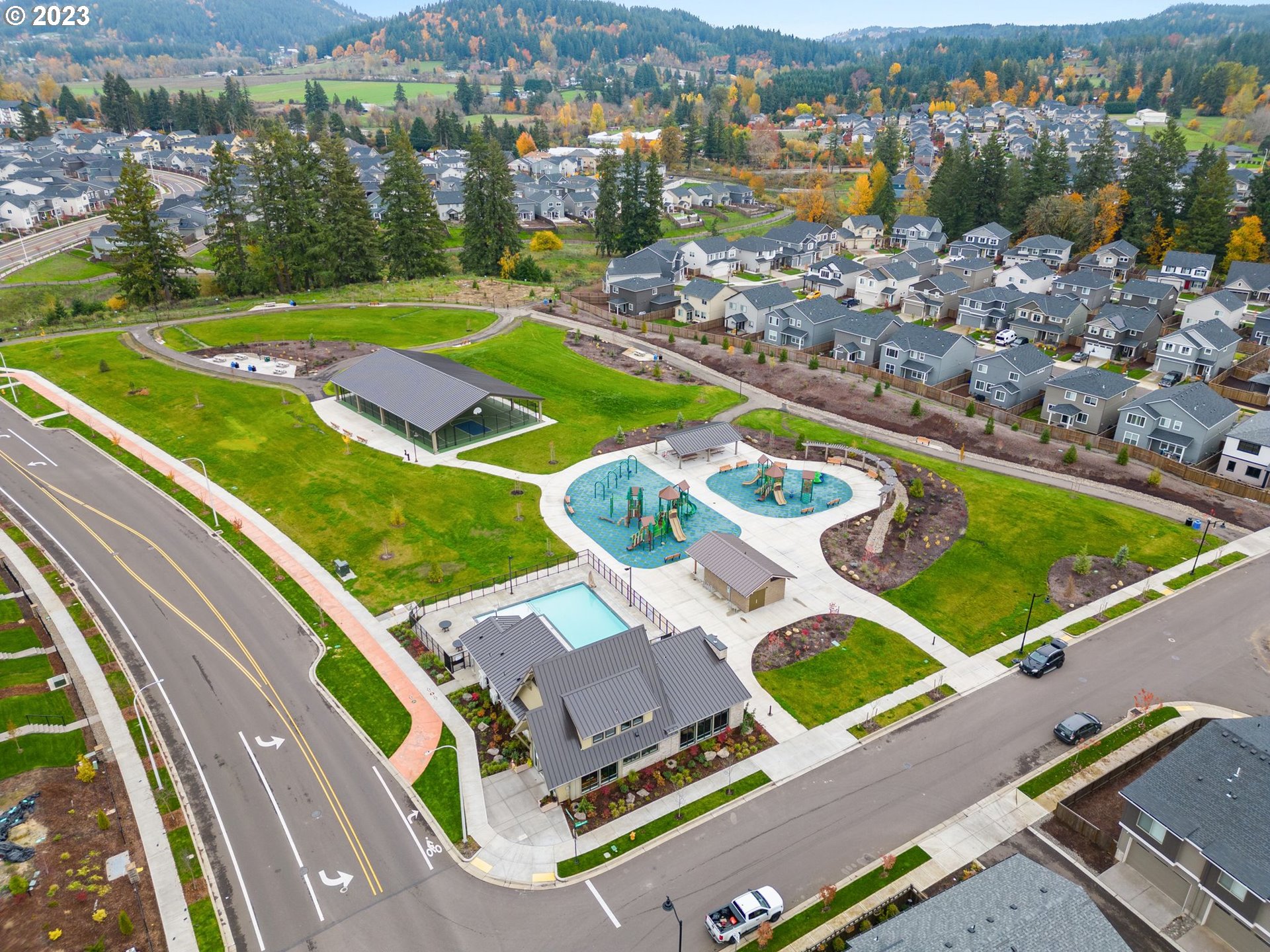 17060 SE CROSSROADS AVE