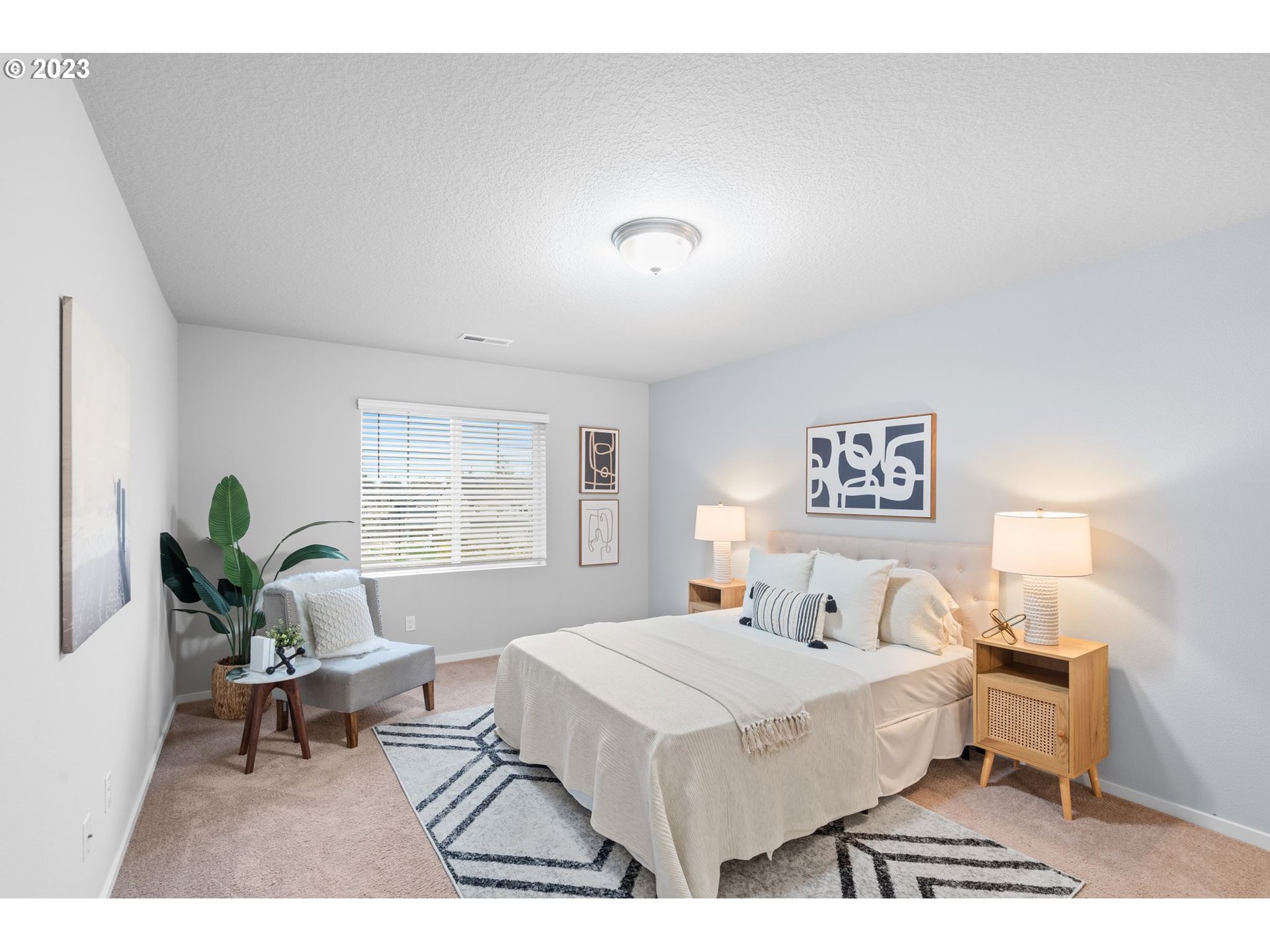 17060 SE CROSSROADS AVE