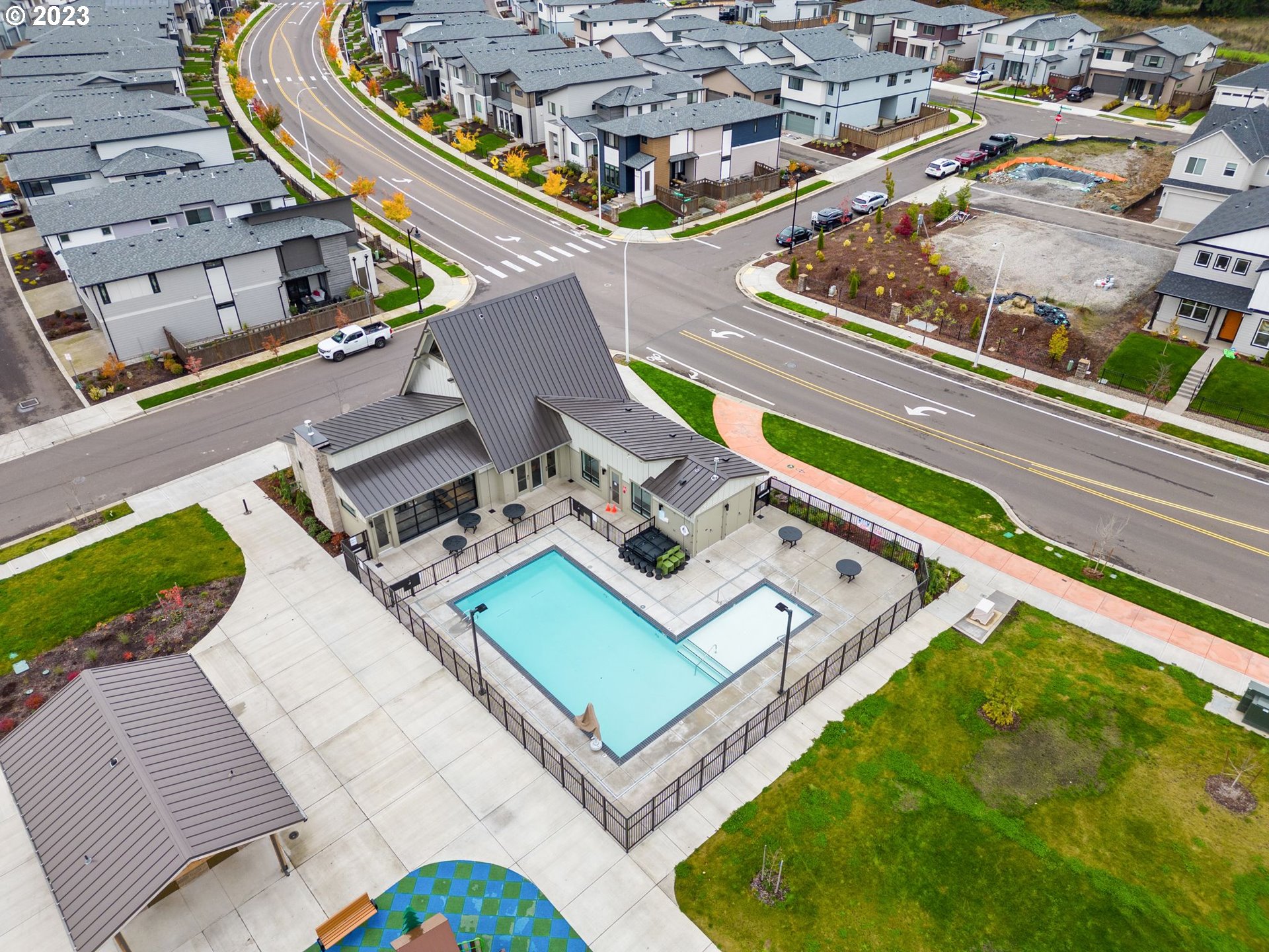 17060 SE CROSSROADS AVE