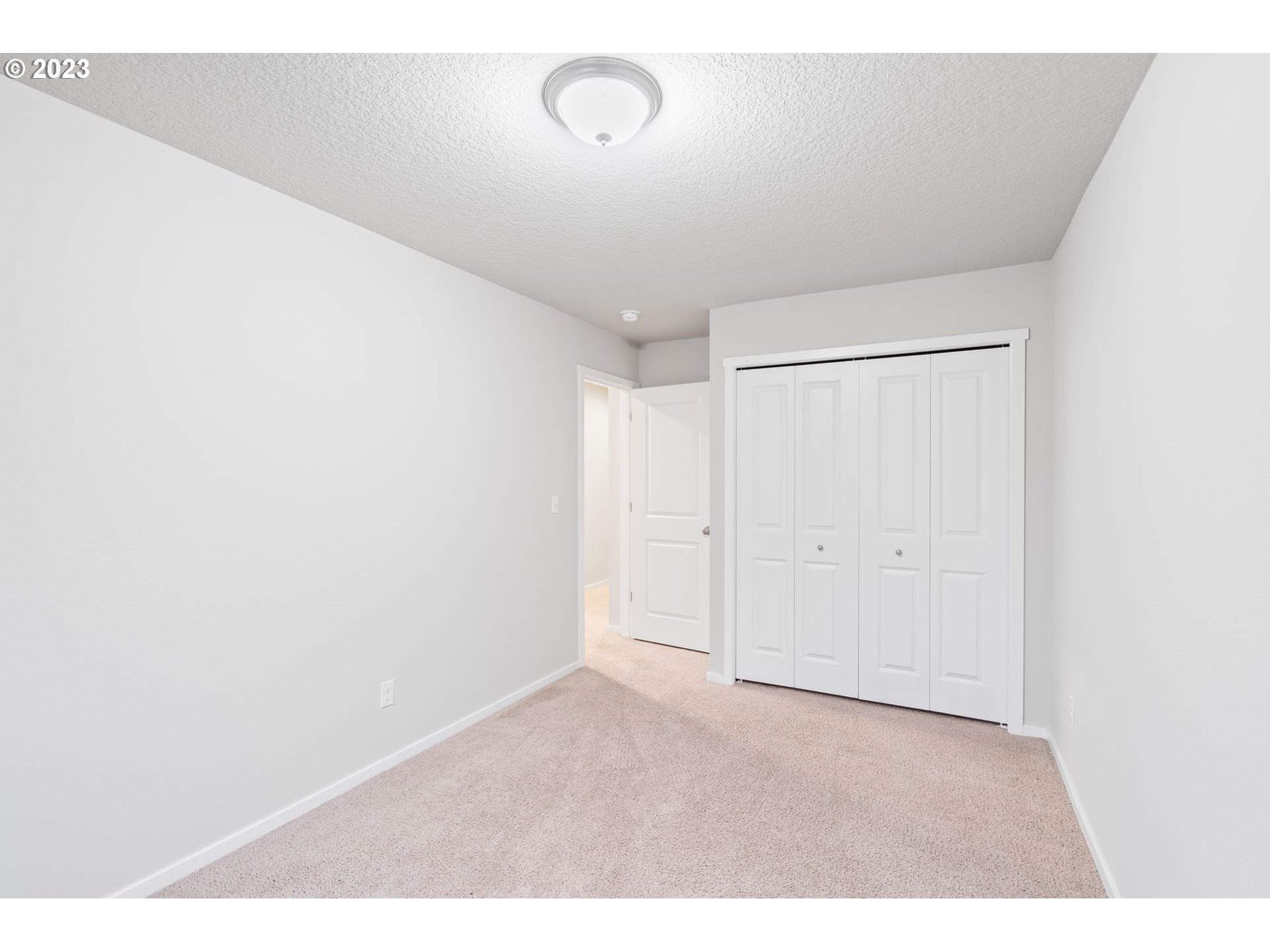 17060 SE CROSSROADS AVE