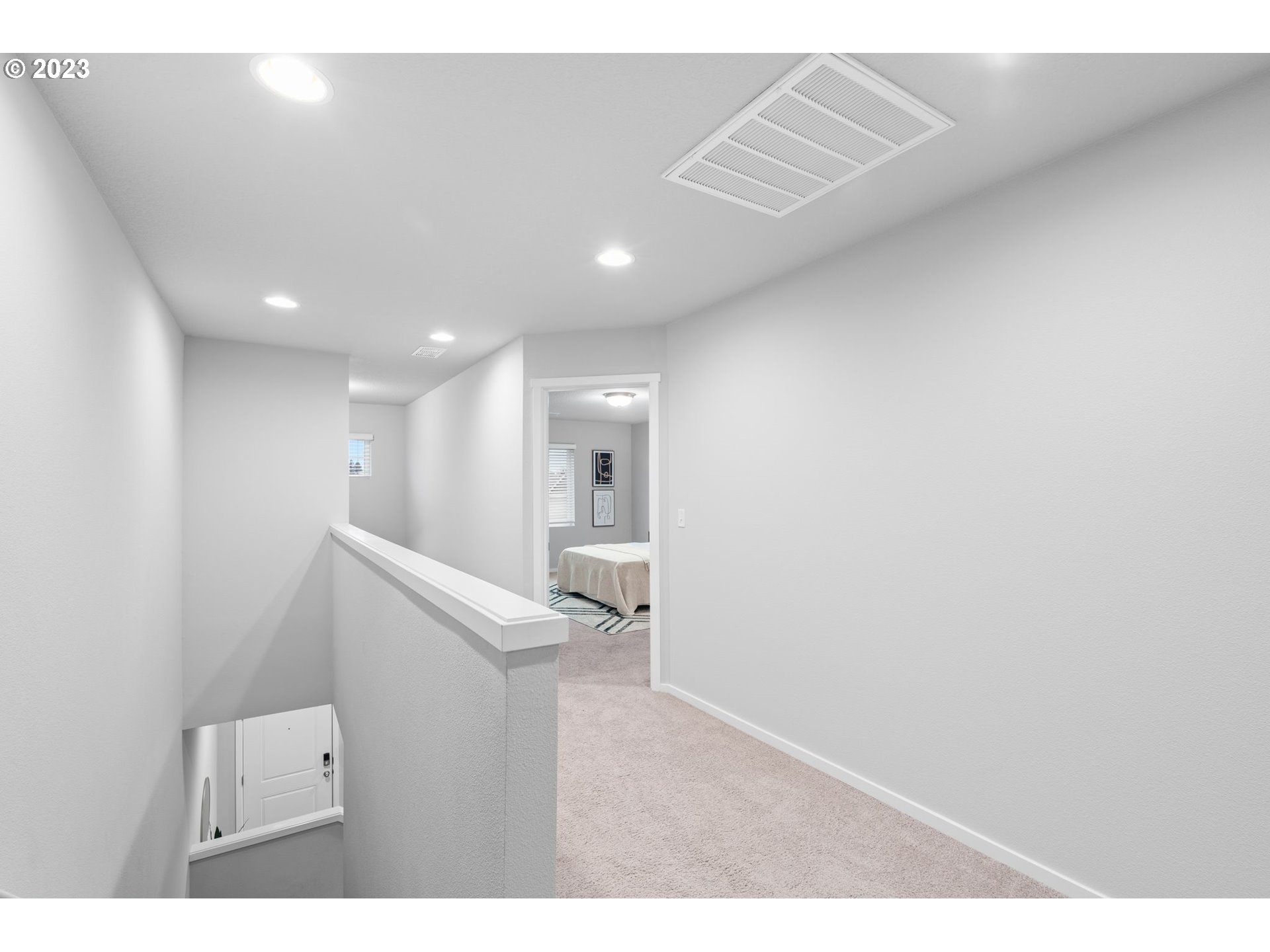 17060 SE CROSSROADS AVE