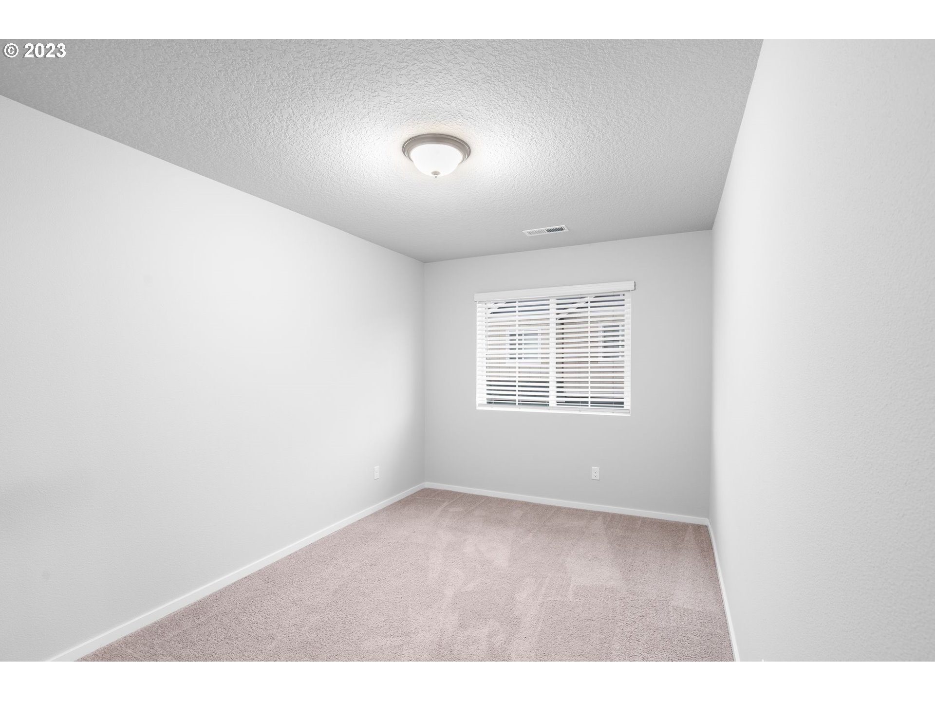 17060 SE CROSSROADS AVE