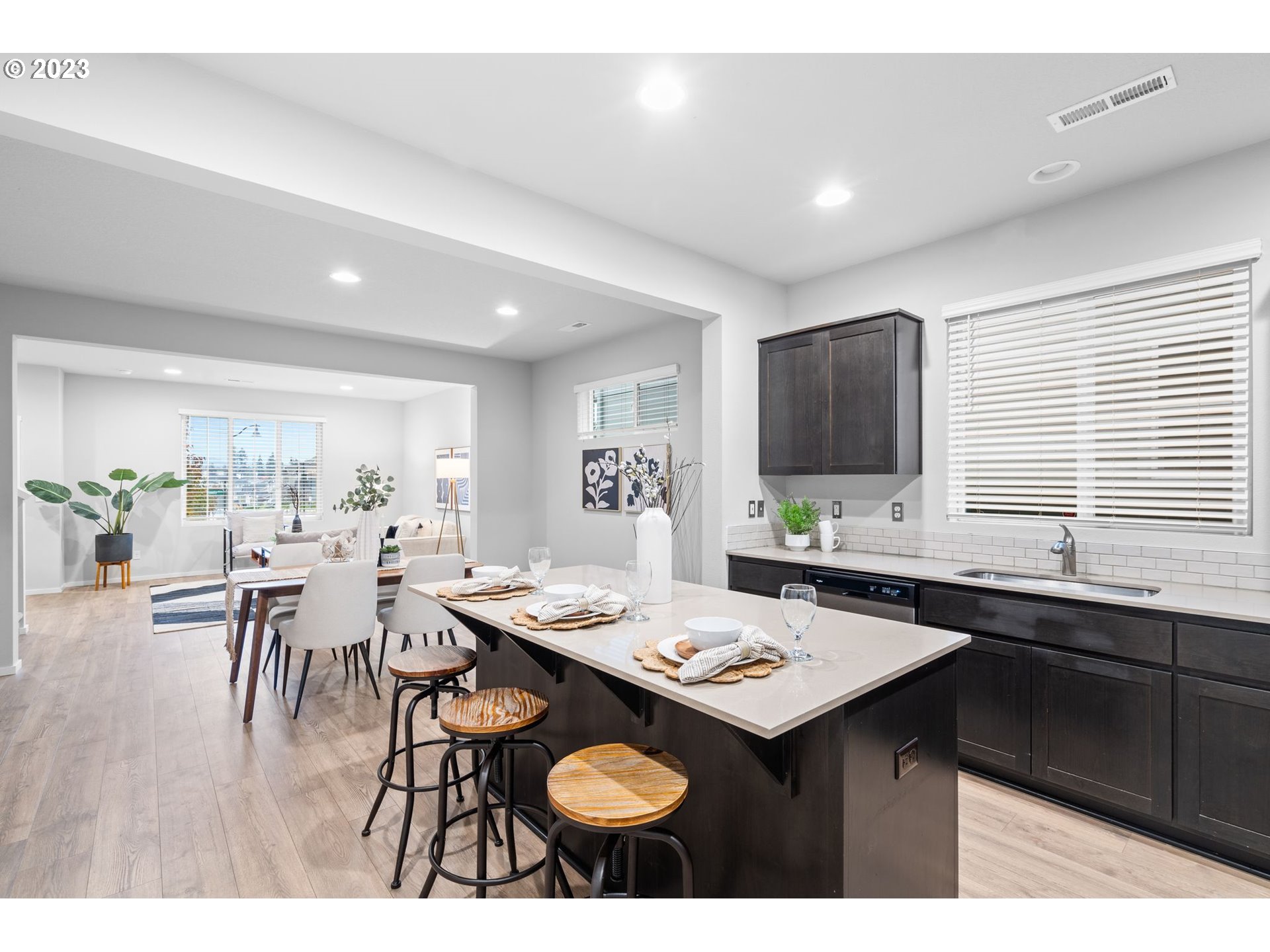 17060 SE CROSSROADS AVE