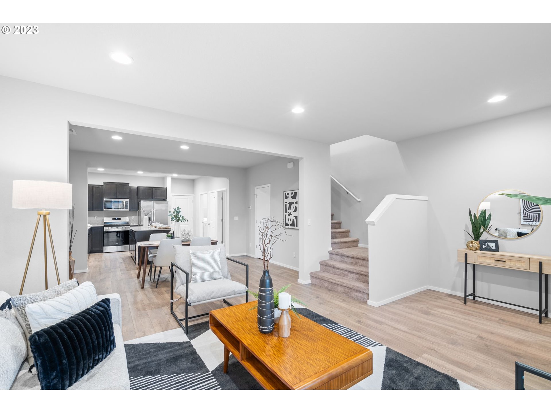 17060 SE CROSSROADS AVE