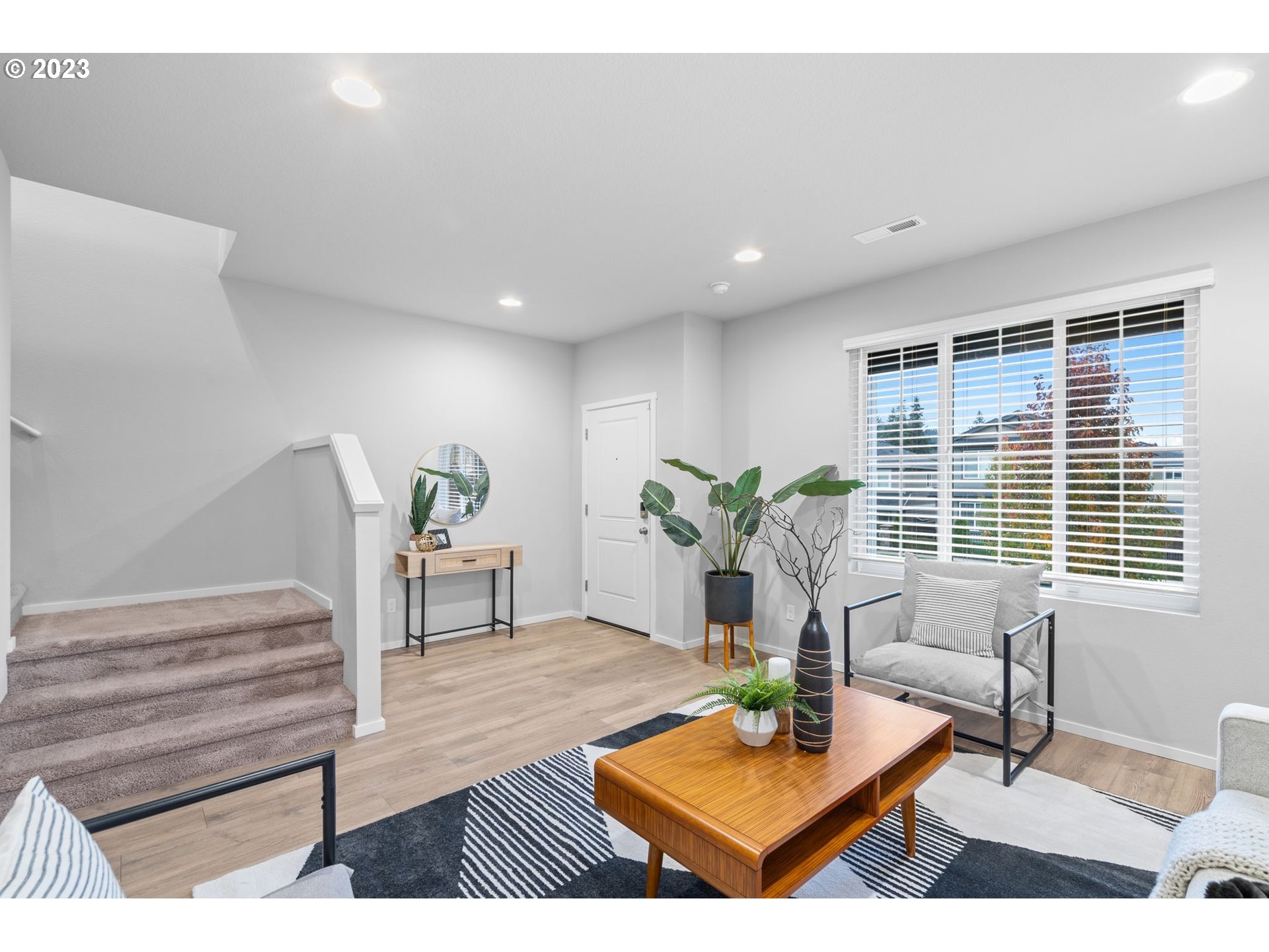 17060 SE CROSSROADS AVE