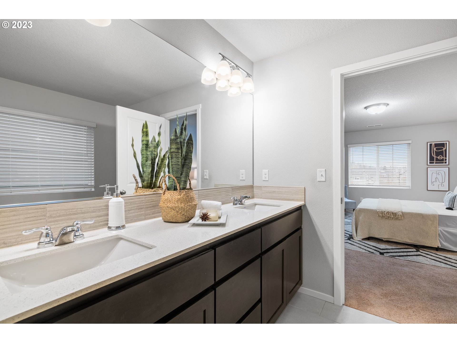 17060 SE CROSSROADS AVE