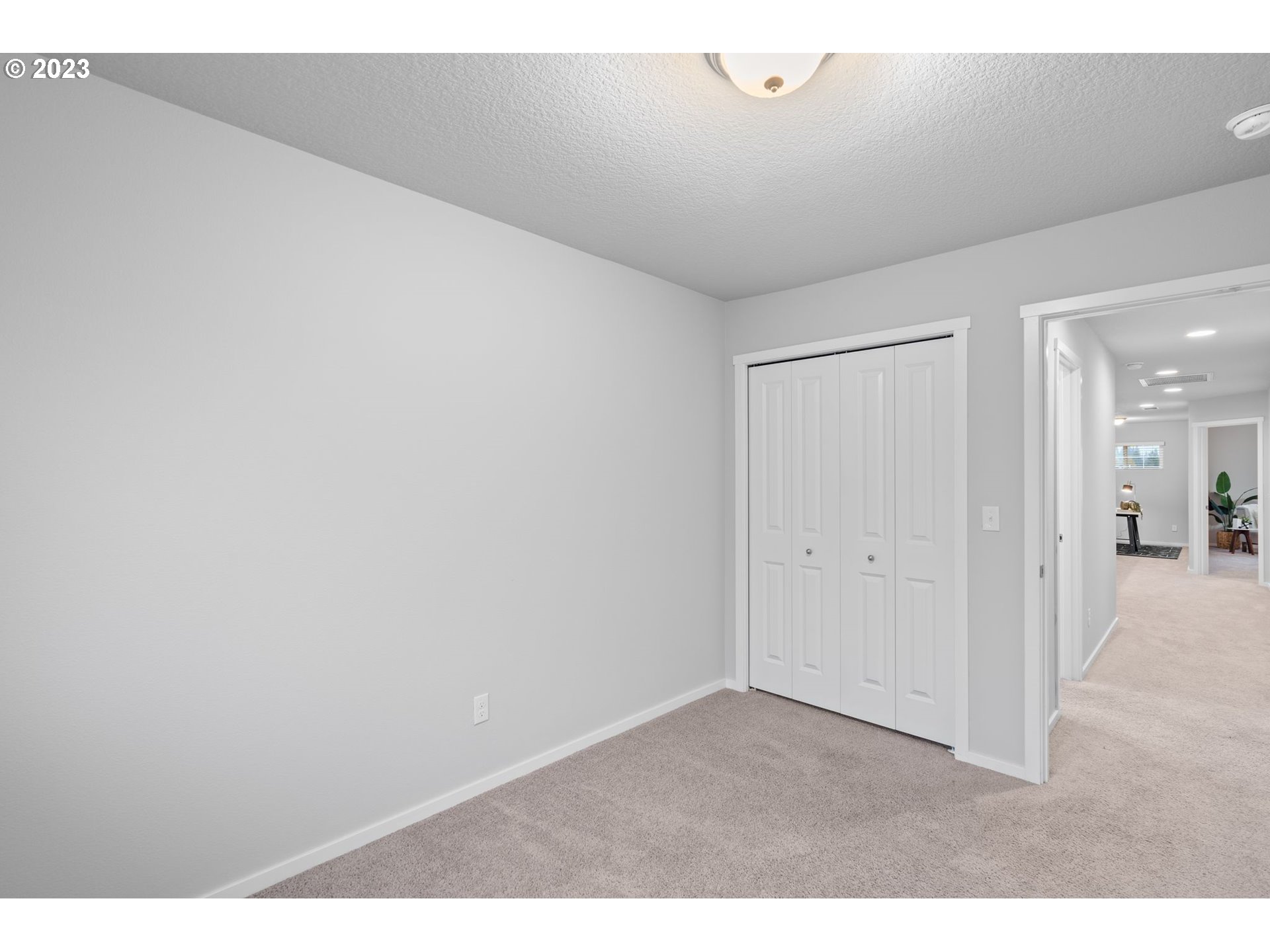 17060 SE CROSSROADS AVE