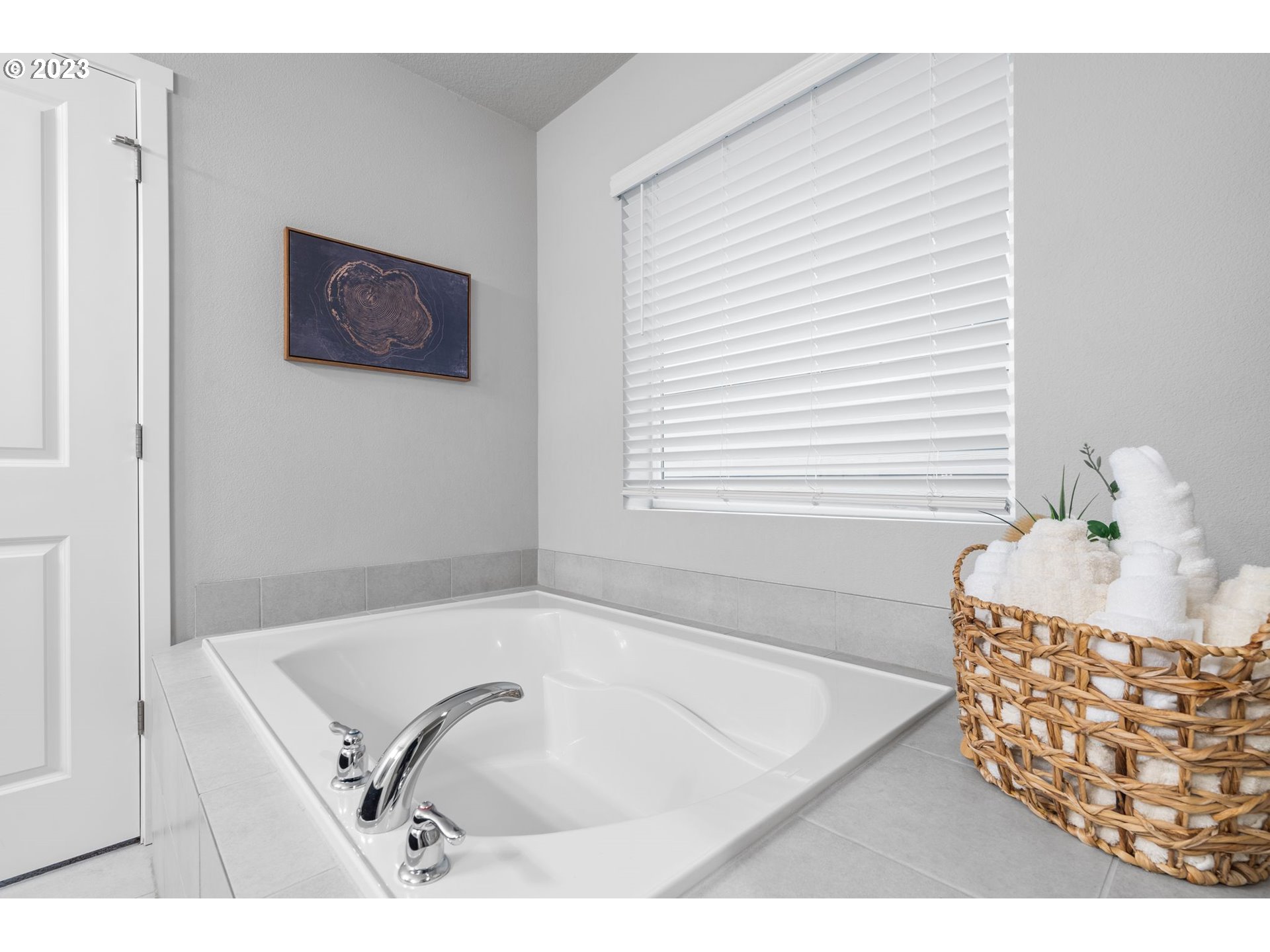 17060 SE CROSSROADS AVE