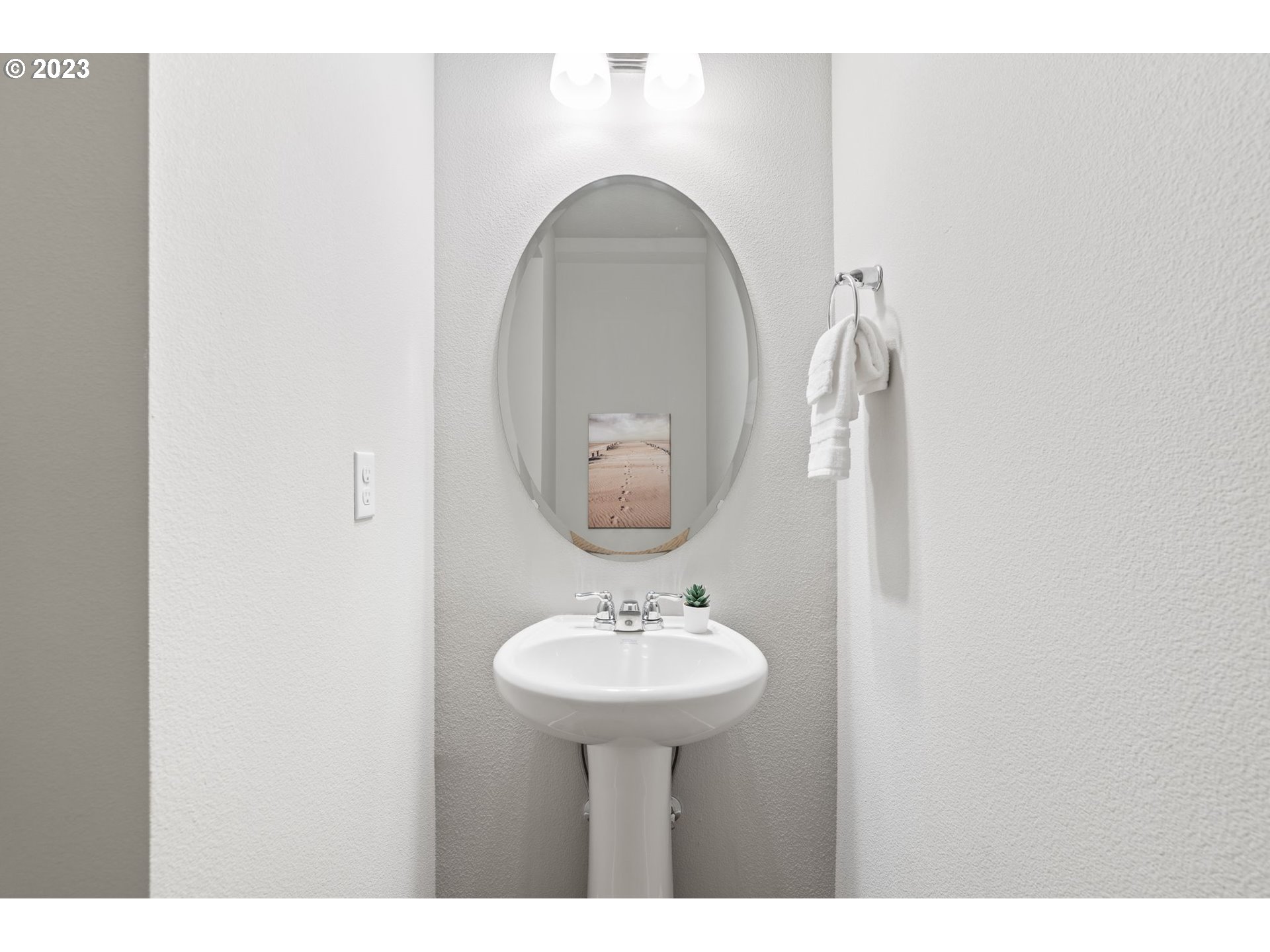 17060 SE CROSSROADS AVE