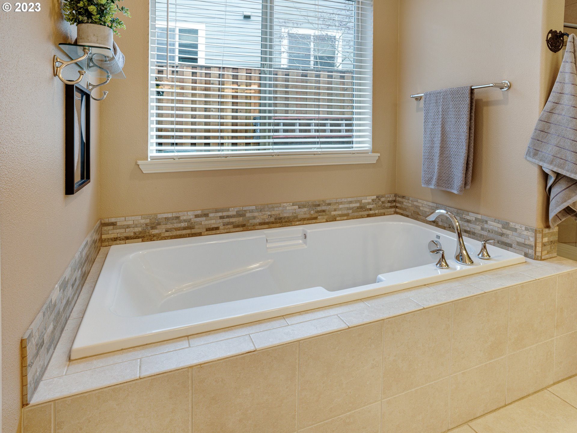 9410 SE LINCOLN HEIGHTS CIR