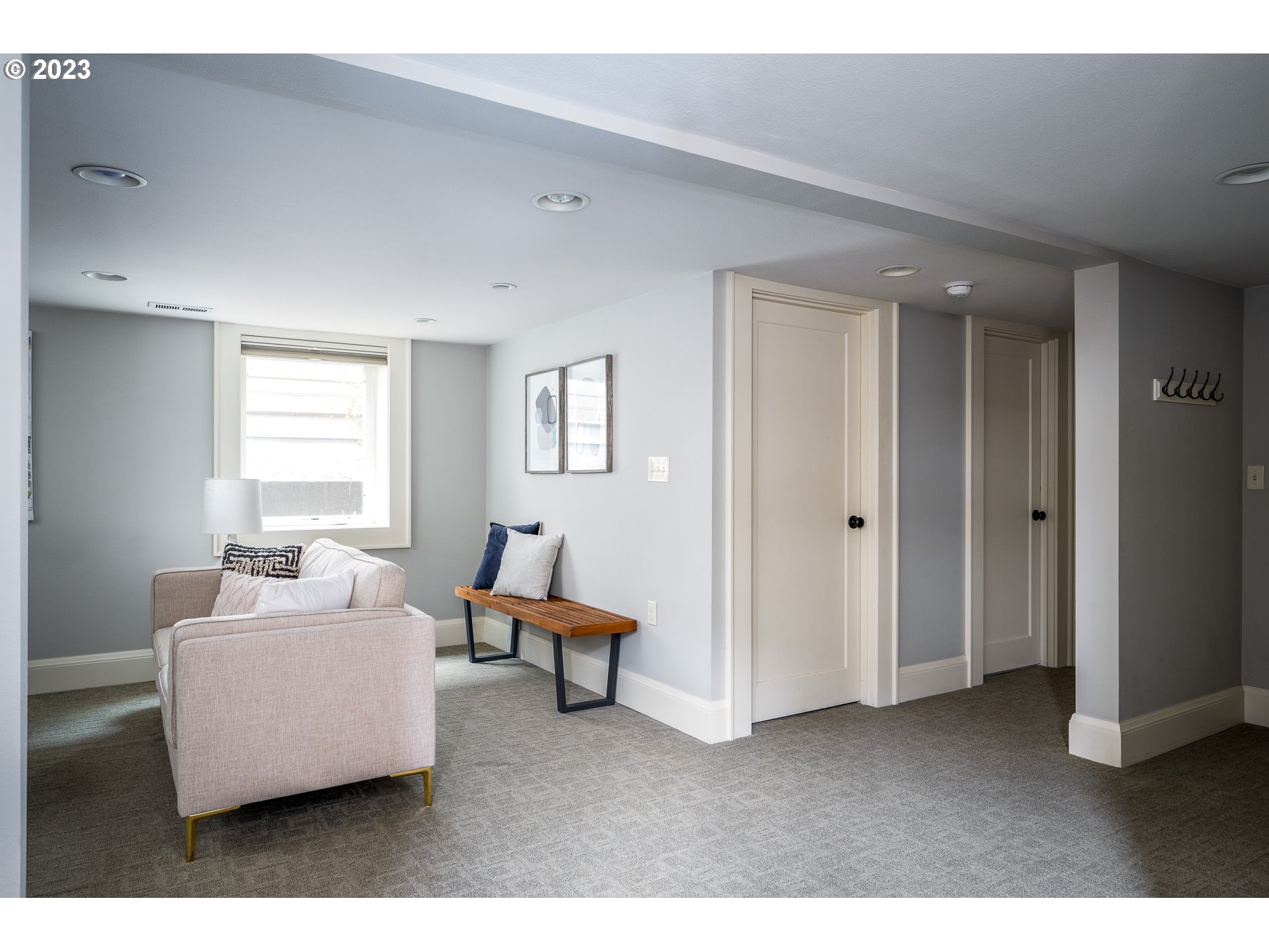 4544 N VANCOUVER AVE