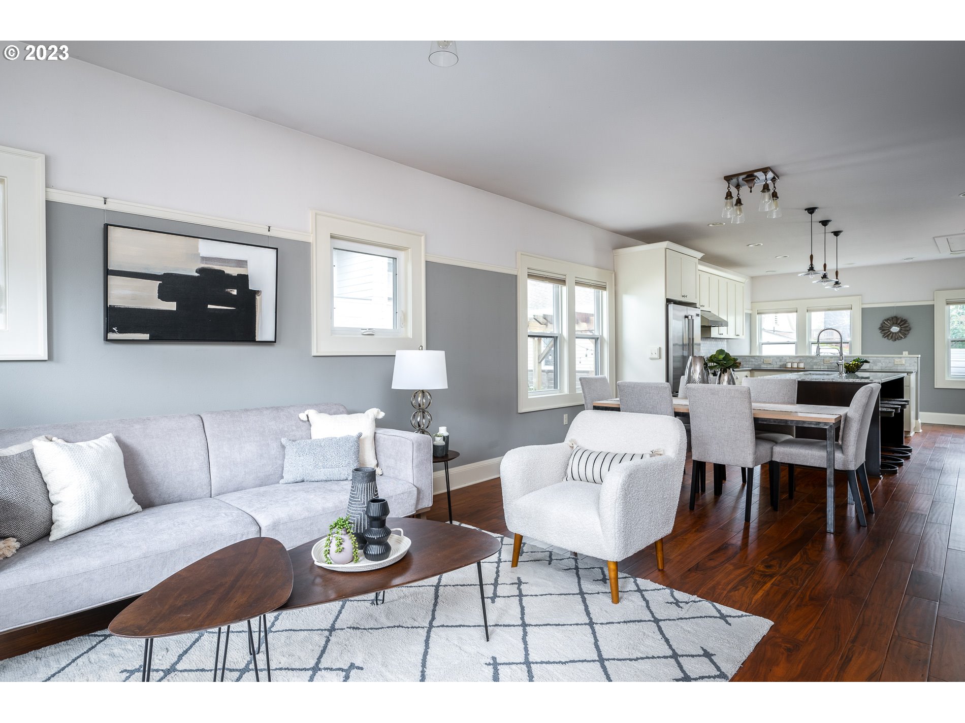 4544 N VANCOUVER AVE