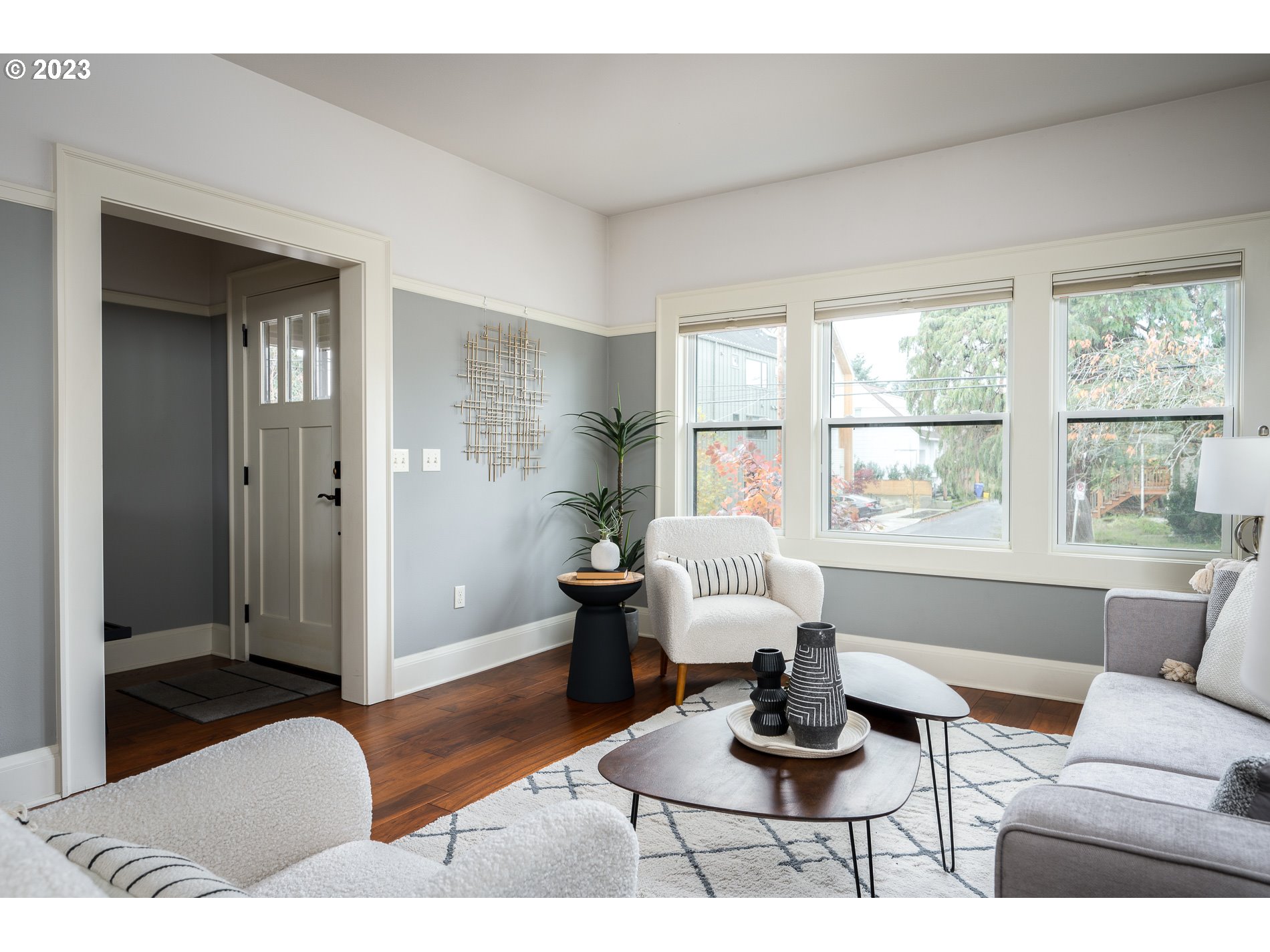 4544 N VANCOUVER AVE