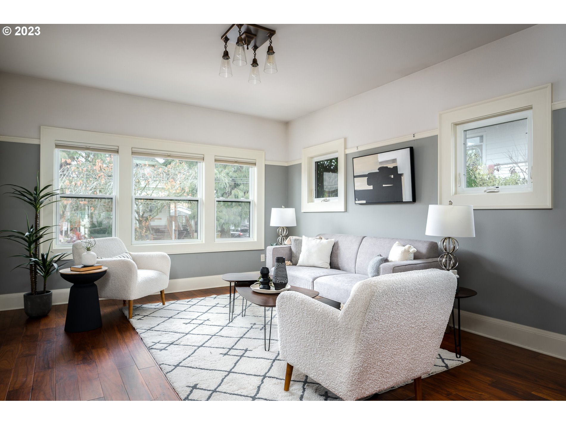 4544 N VANCOUVER AVE