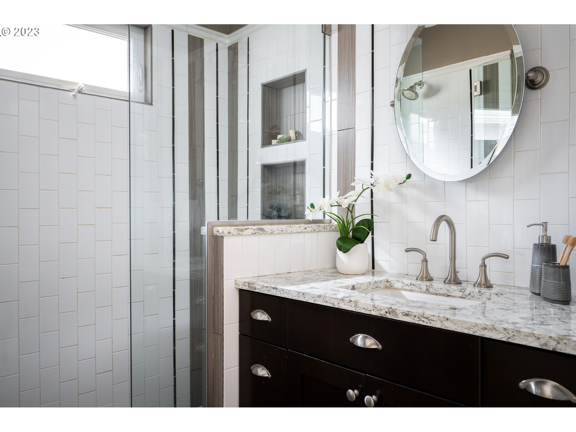 4544 N VANCOUVER AVE