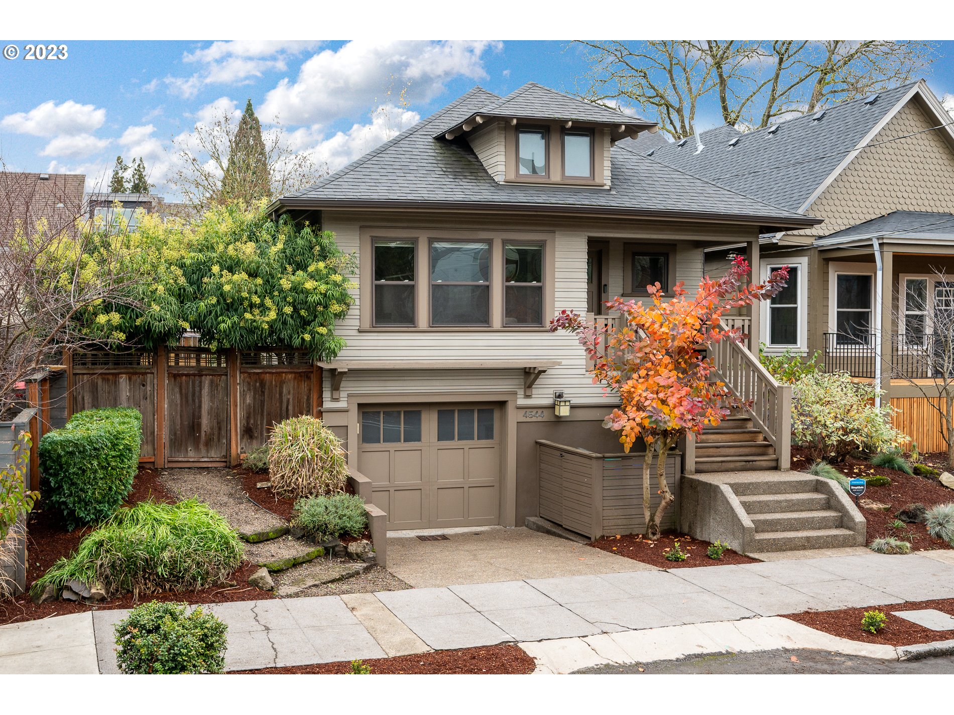 4544 N VANCOUVER AVE