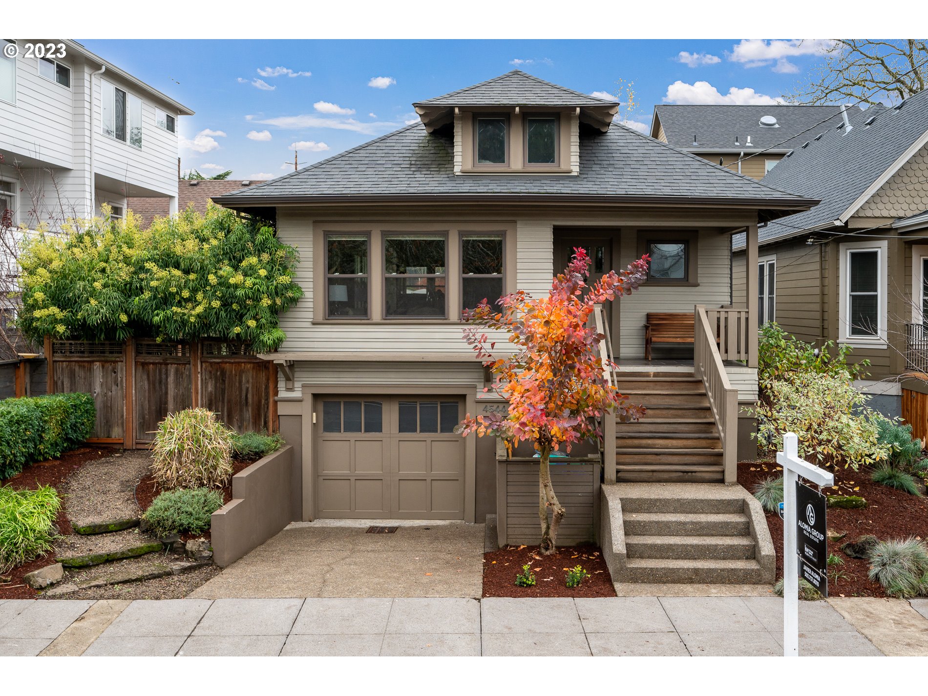 4544 N VANCOUVER AVE