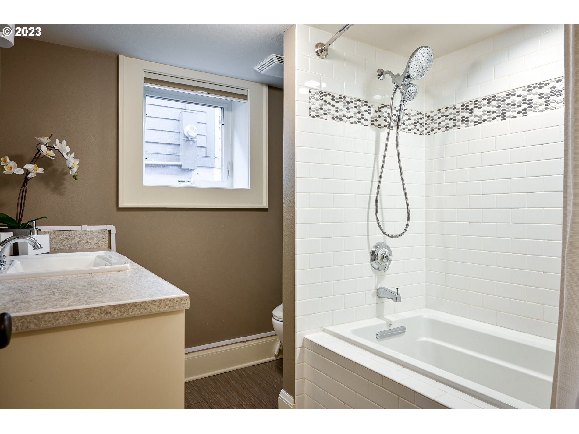 4544 N VANCOUVER AVE