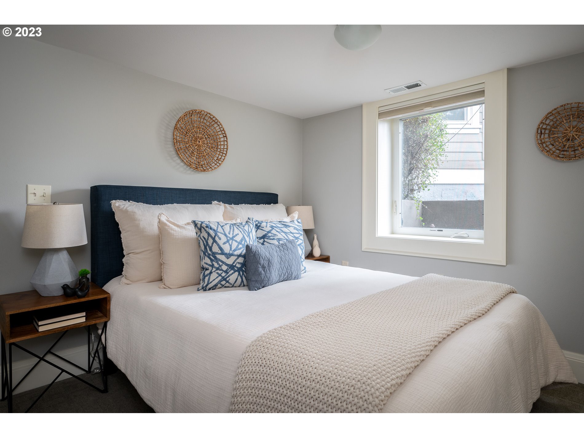 4544 N VANCOUVER AVE