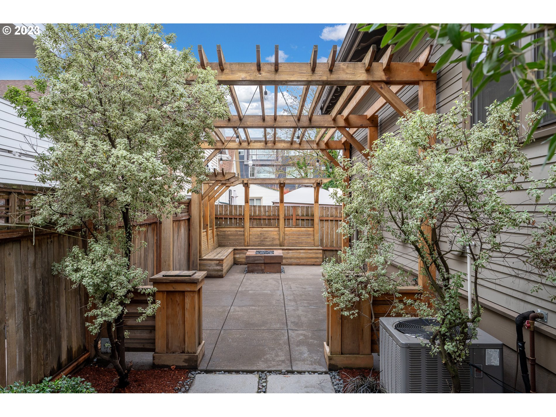 4544 N VANCOUVER AVE