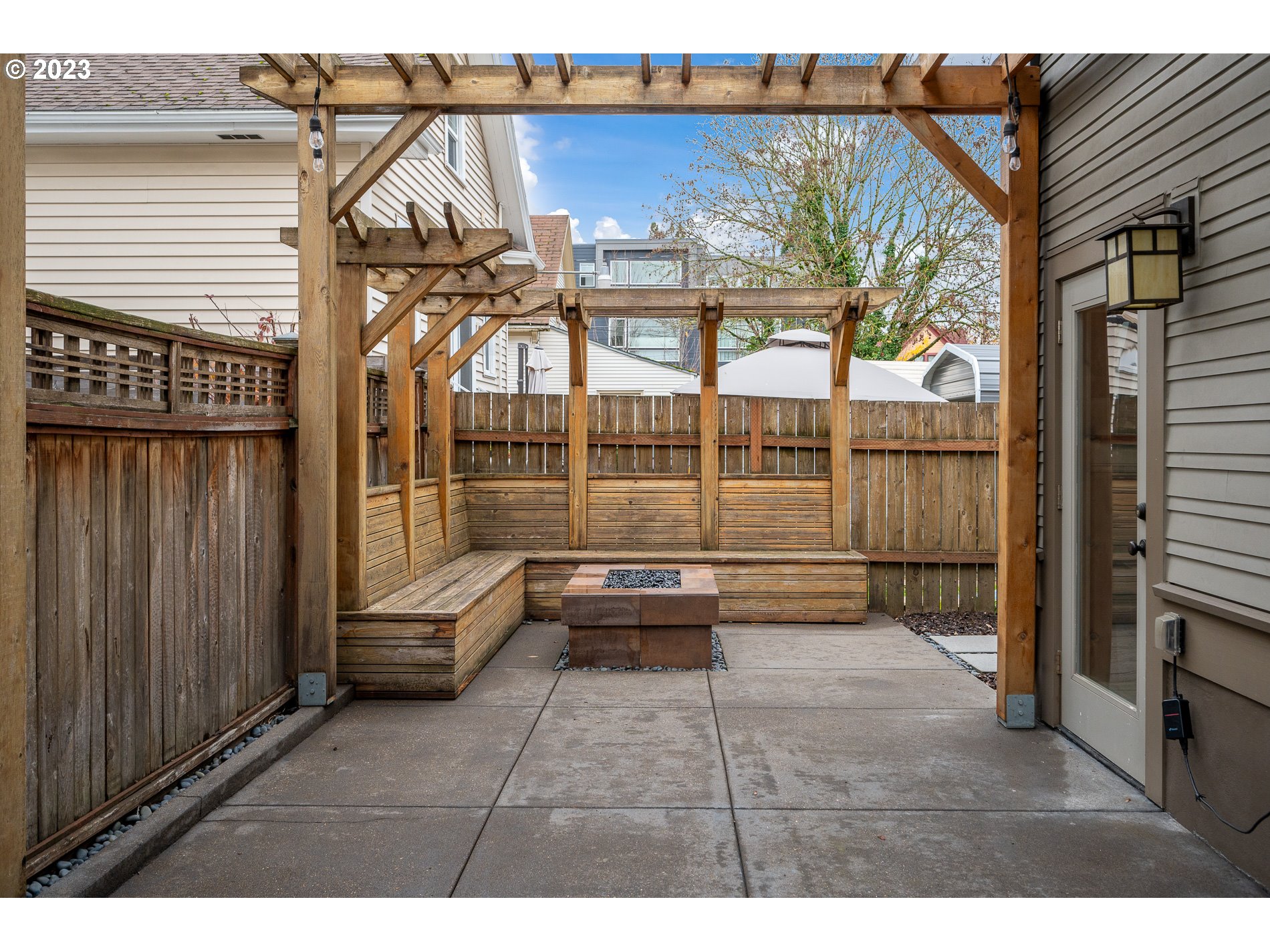 4544 N VANCOUVER AVE