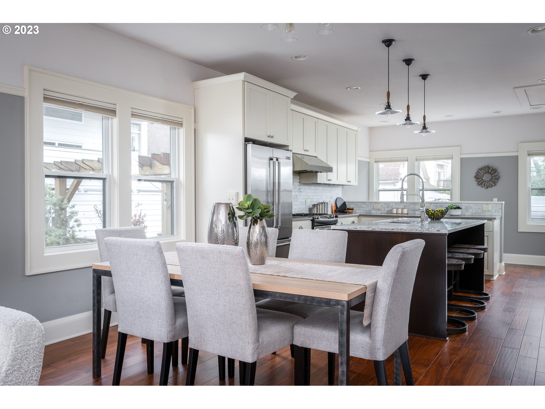 4544 N VANCOUVER AVE