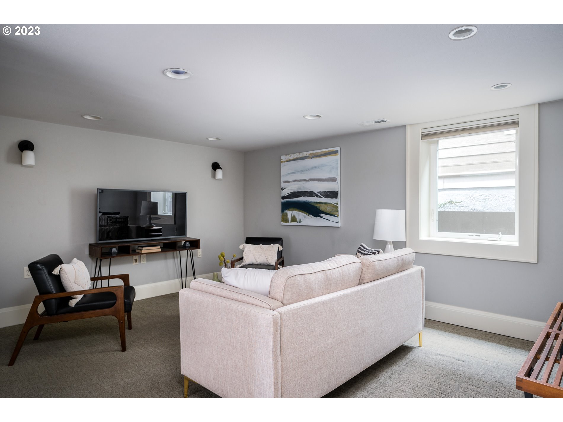 4544 N VANCOUVER AVE