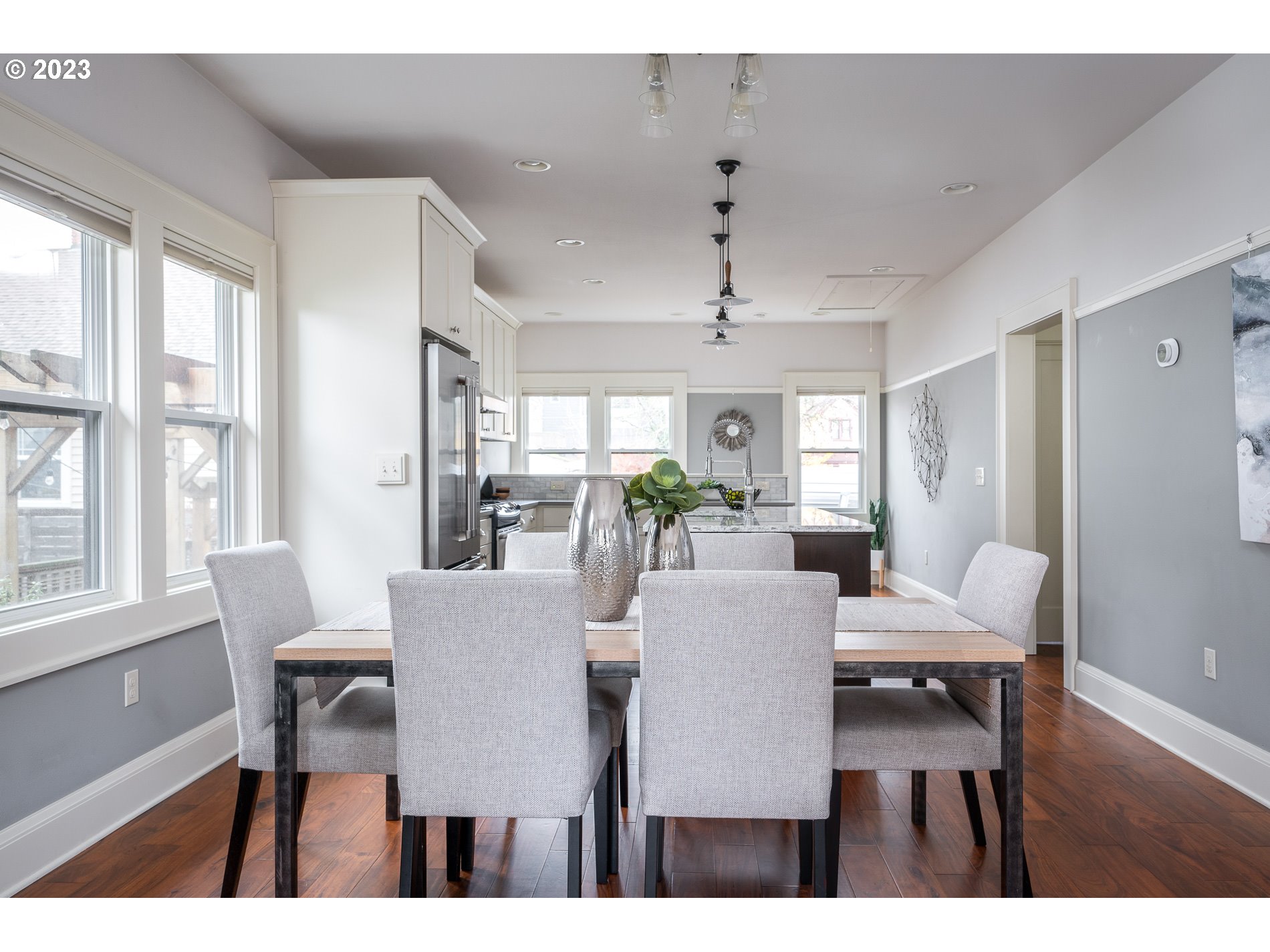 4544 N VANCOUVER AVE