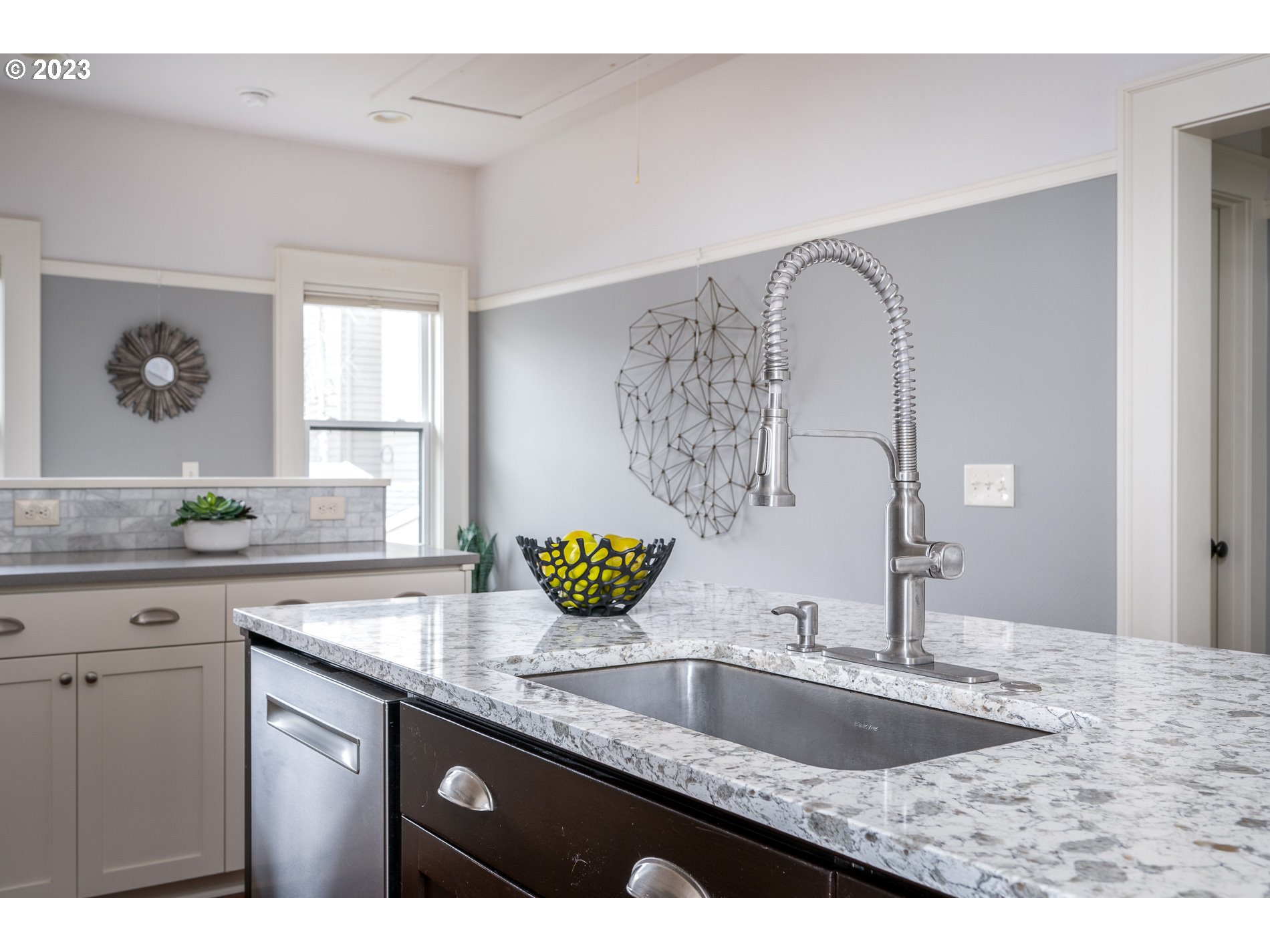 4544 N VANCOUVER AVE