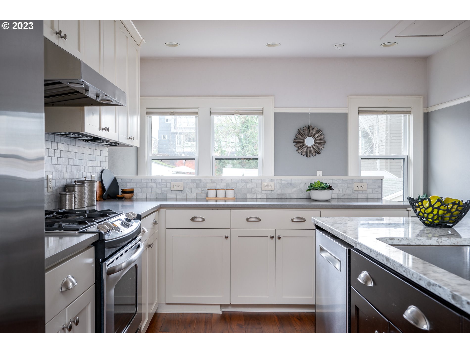 4544 N VANCOUVER AVE