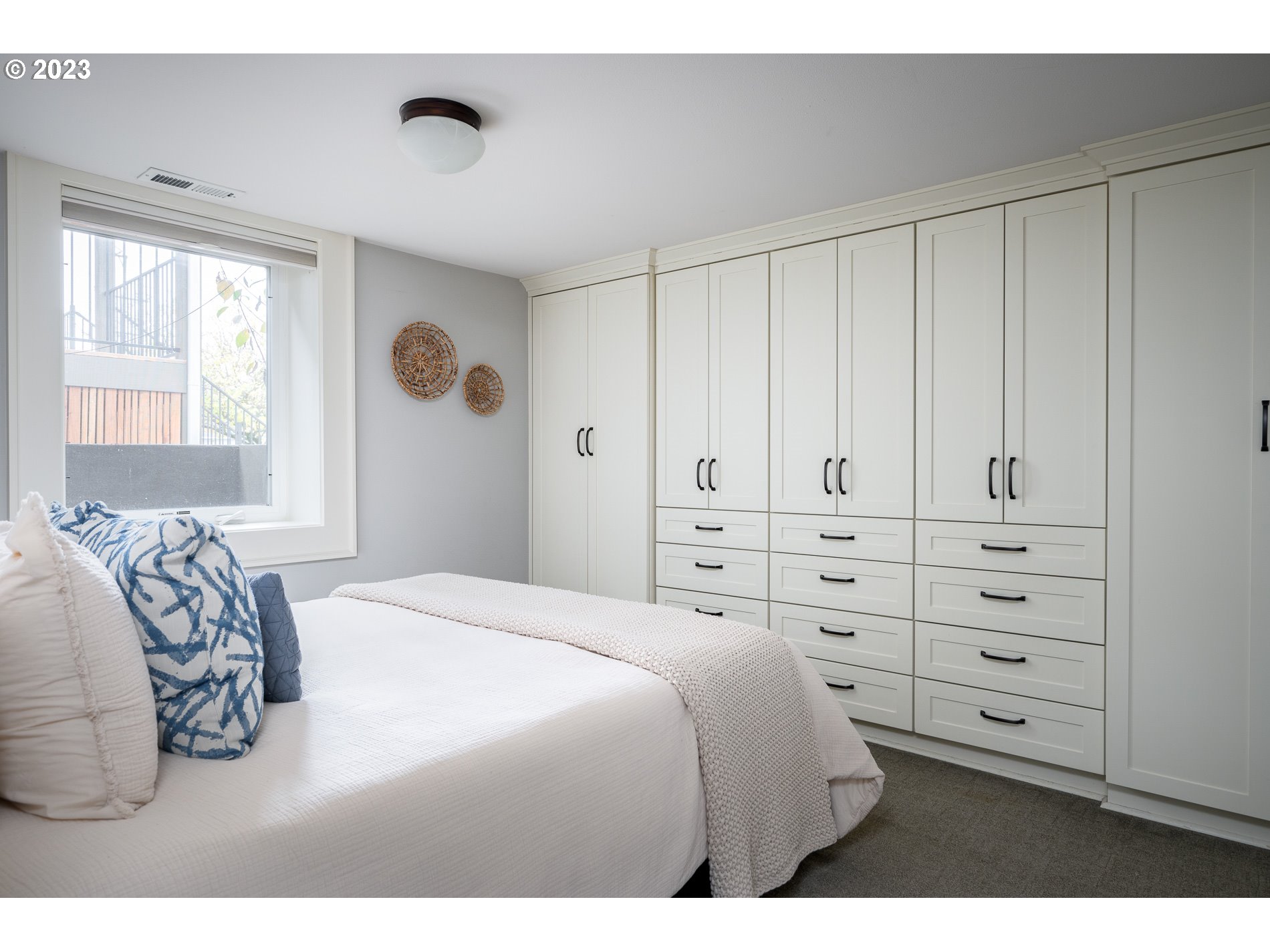 4544 N VANCOUVER AVE