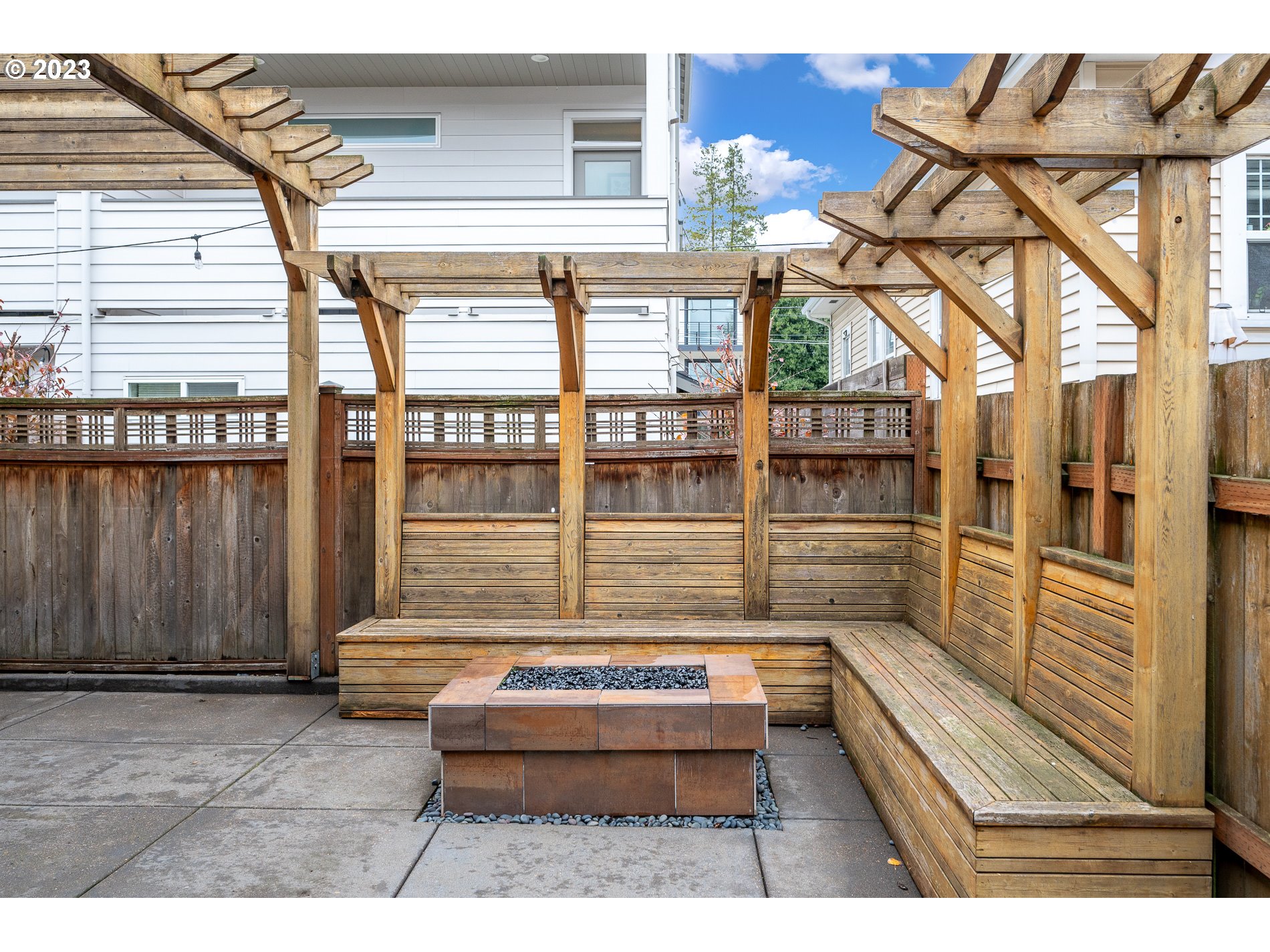 4544 N VANCOUVER AVE