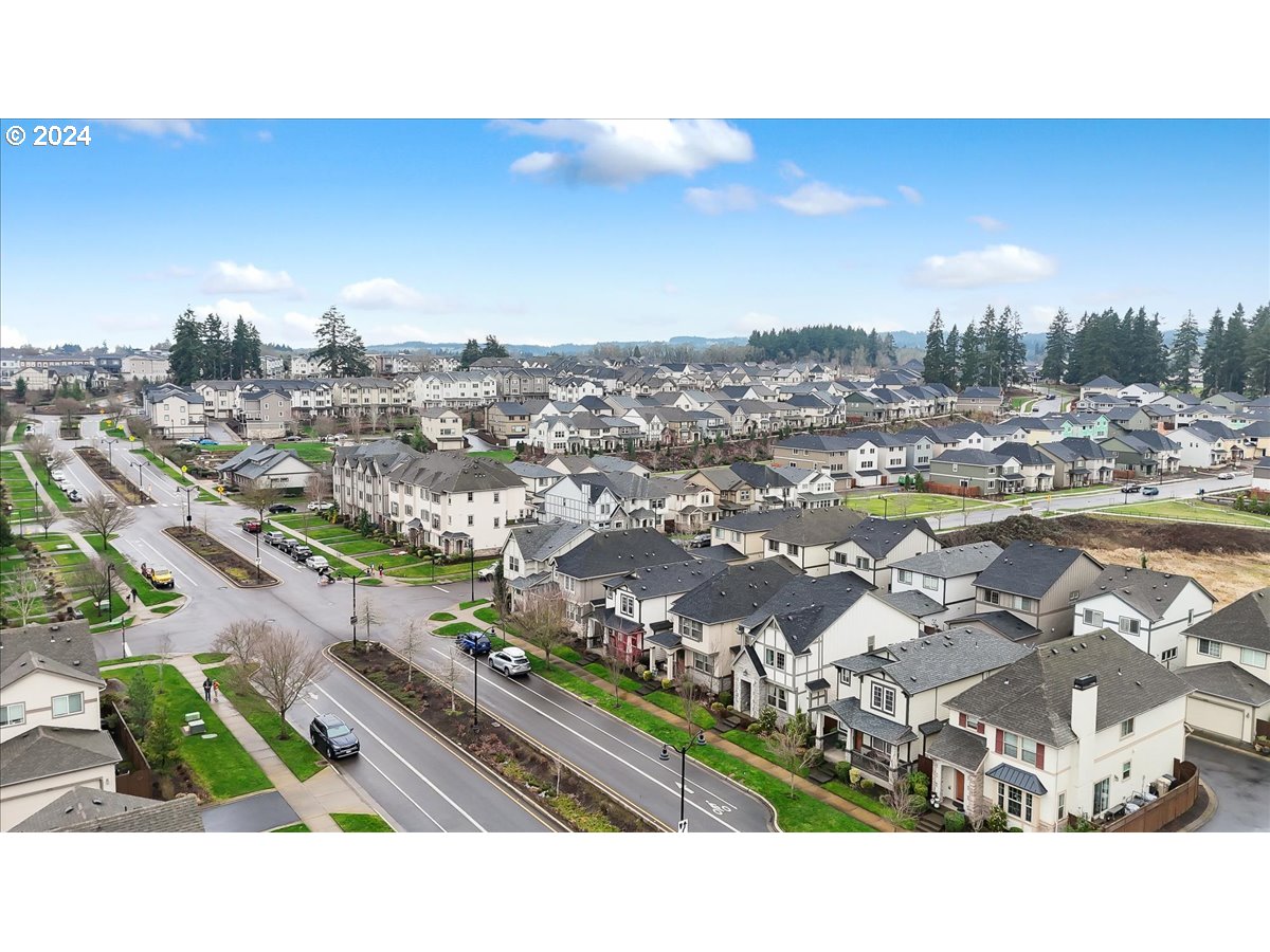 28355 SW VILLEBOIS DR N