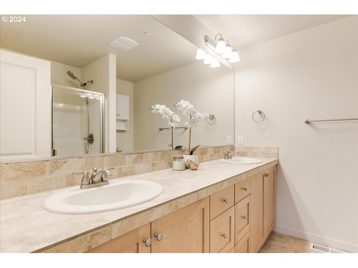 28355 SW VILLEBOIS DR N