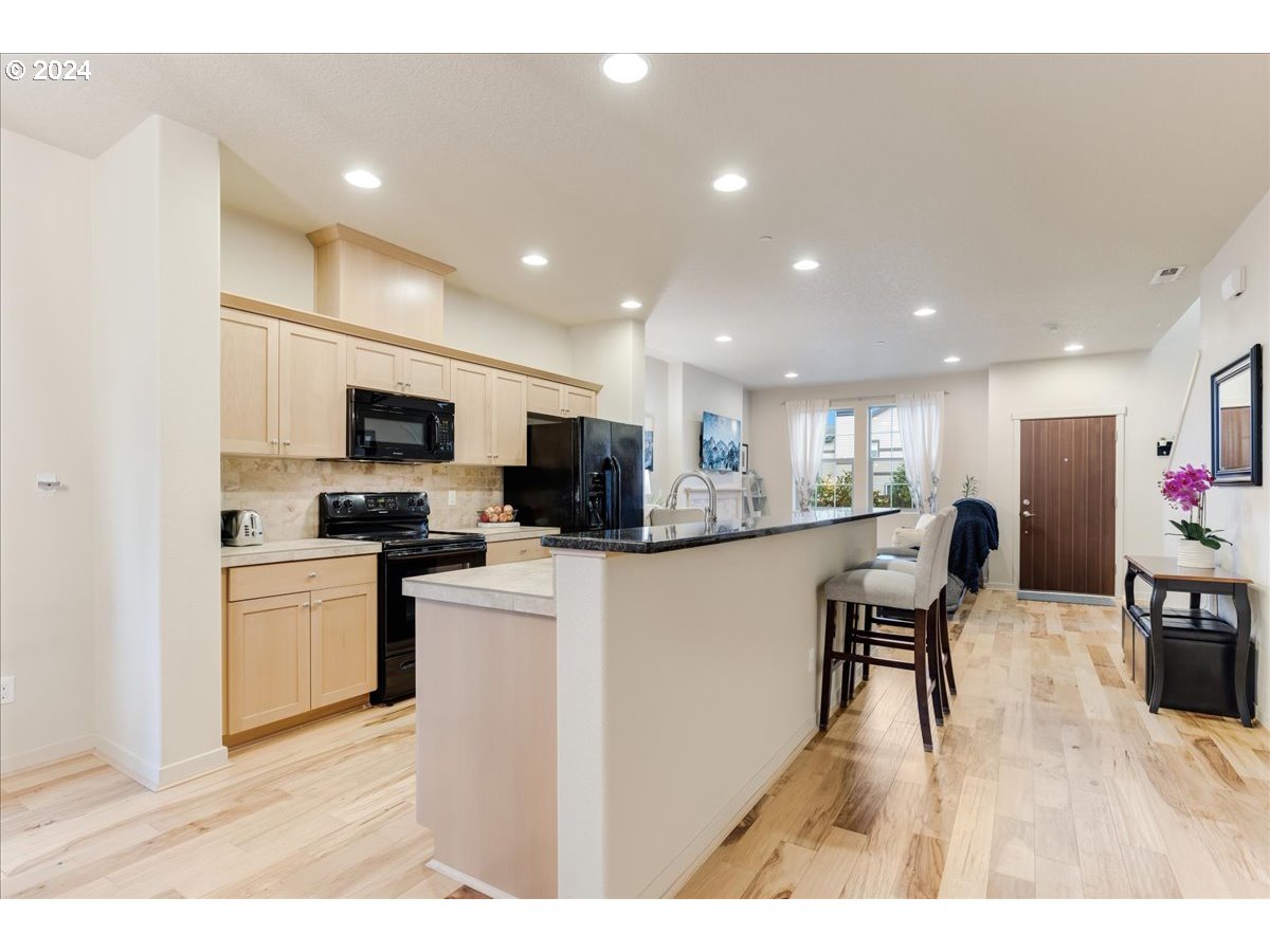 28355 SW VILLEBOIS DR N